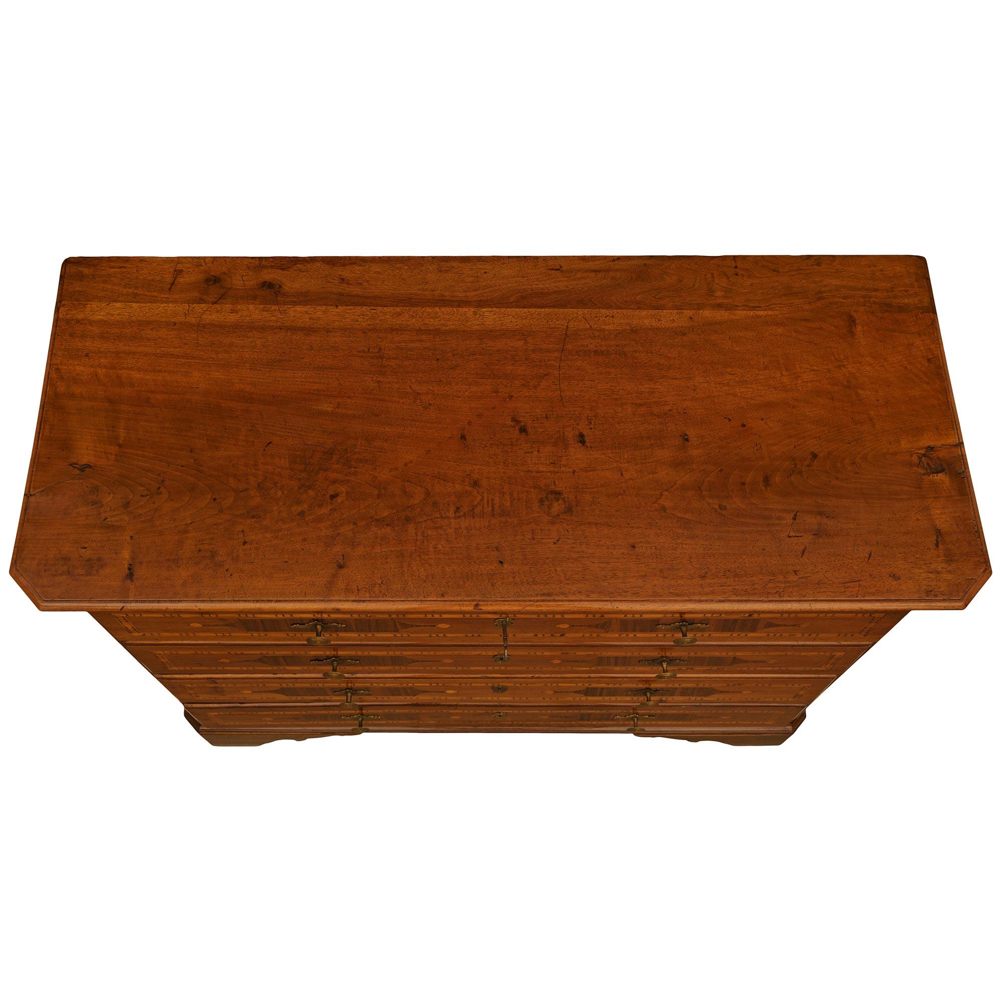 Italian 18th Century Country Four-Drawer Pine and Walnut Chest For Sale 6