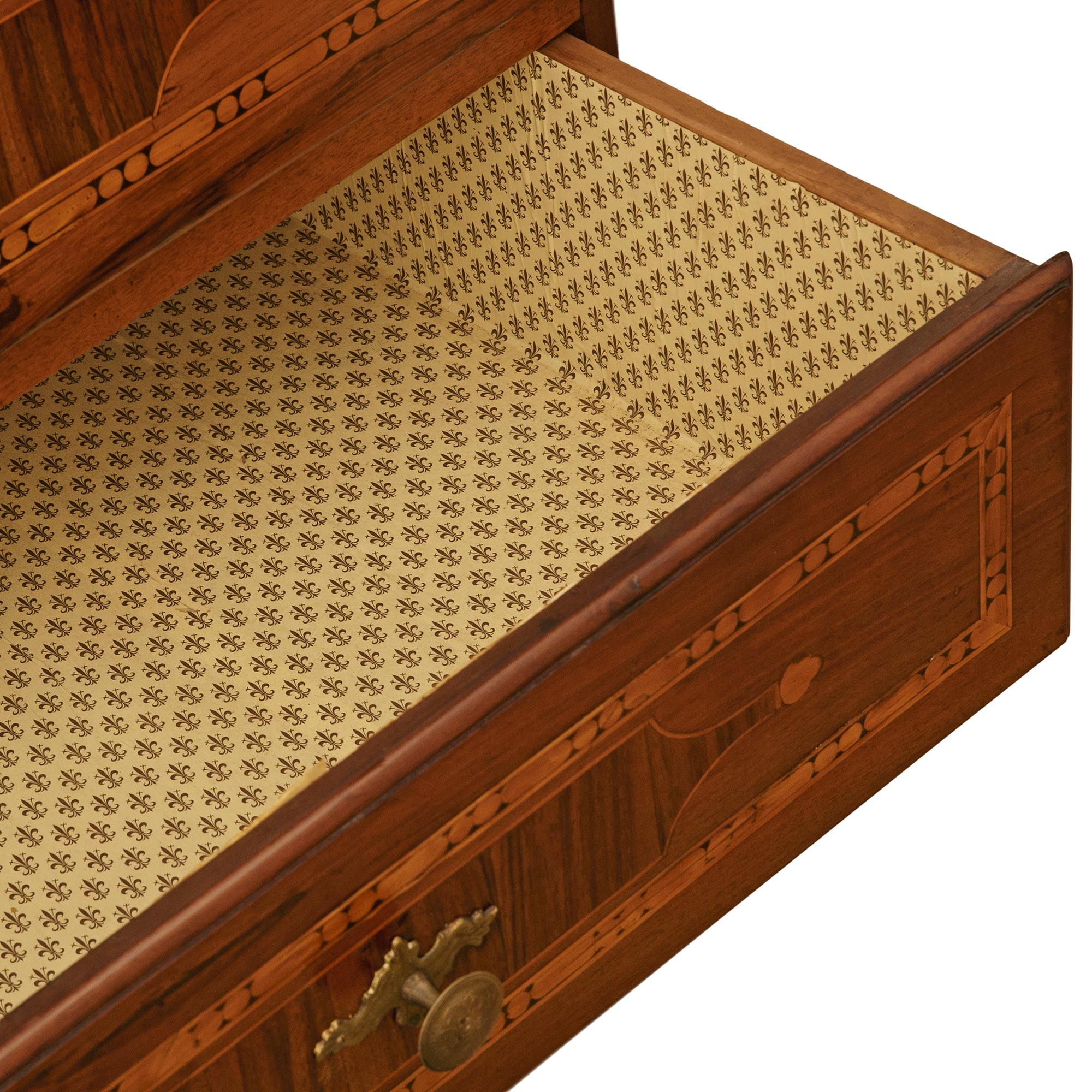 Italian 18th Century Country Four-Drawer Pine and Walnut Chest For Sale 3