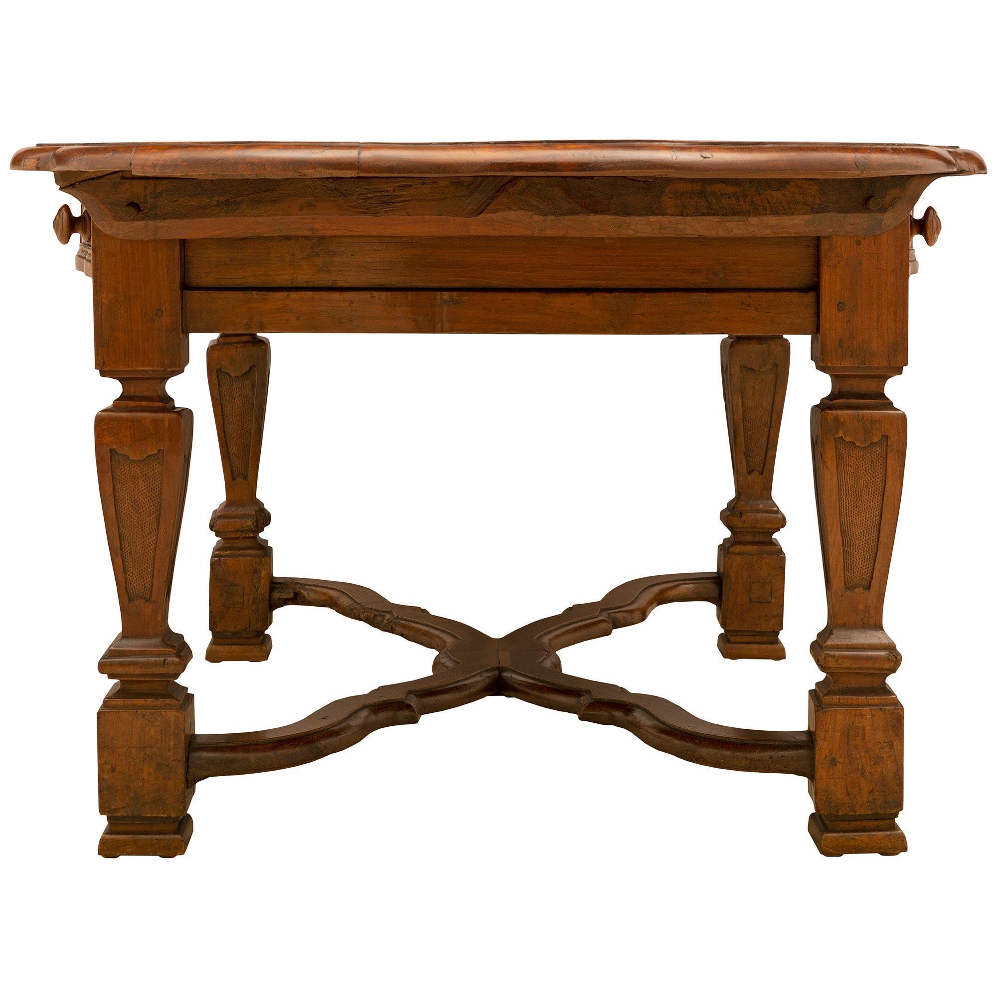 18th Century and Earlier Italian 18th Century Country Walnut Oval Center/Dining Table For Sale