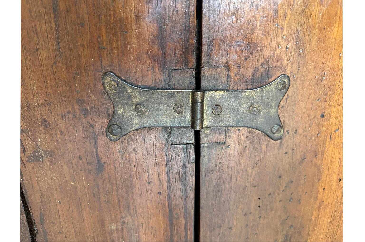 Italian 18th Century Credenza For Sale 5