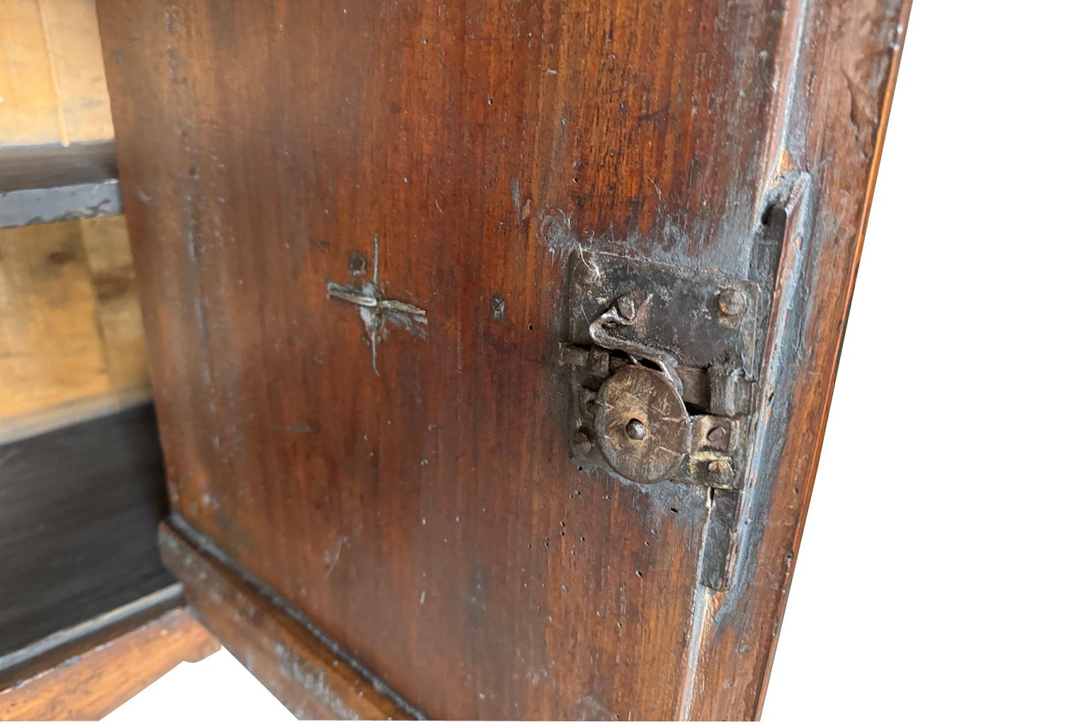 Italian 18th Century Credenza For Sale 8