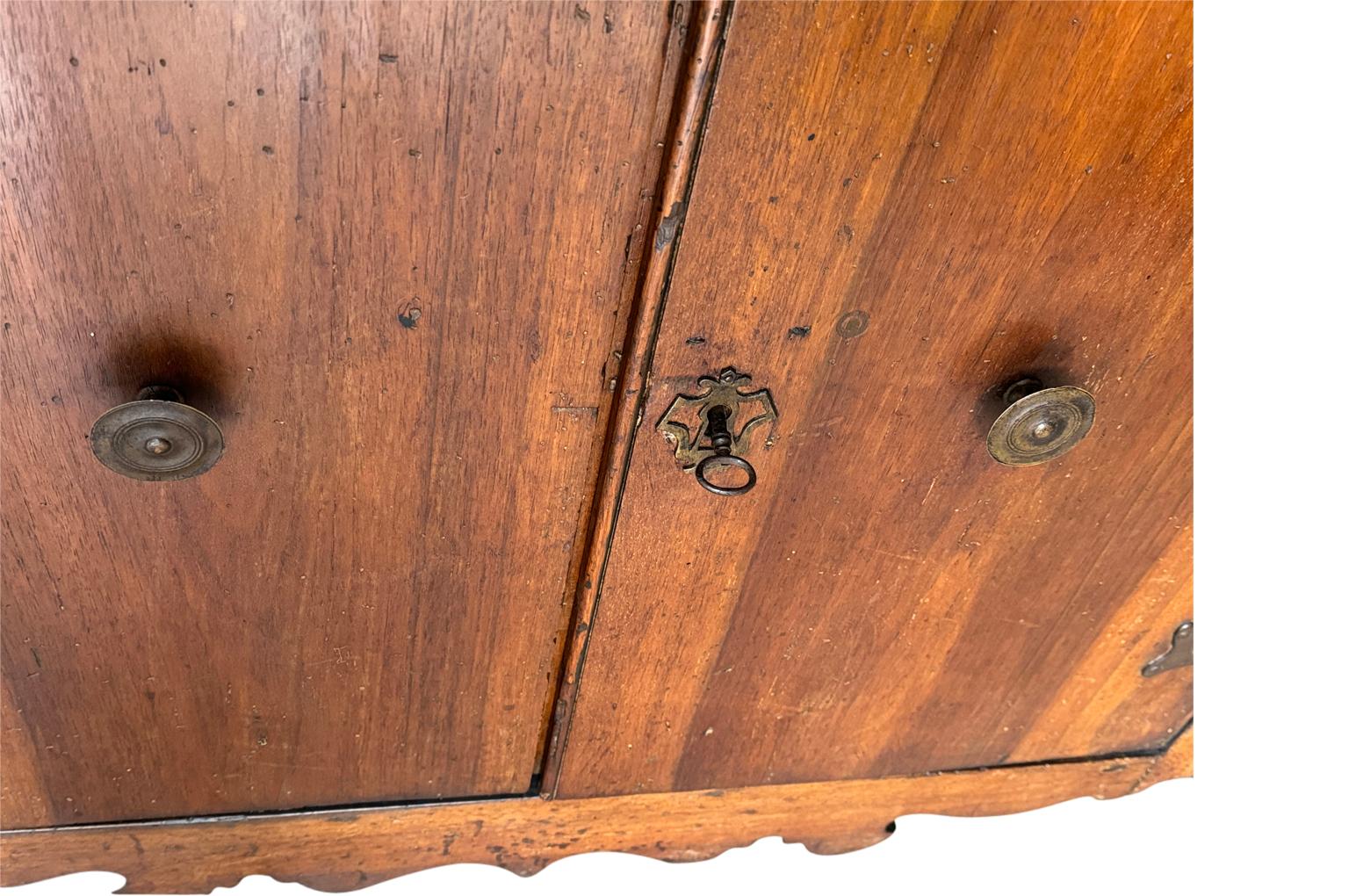 Italian 18th Century Credenza For Sale 4
