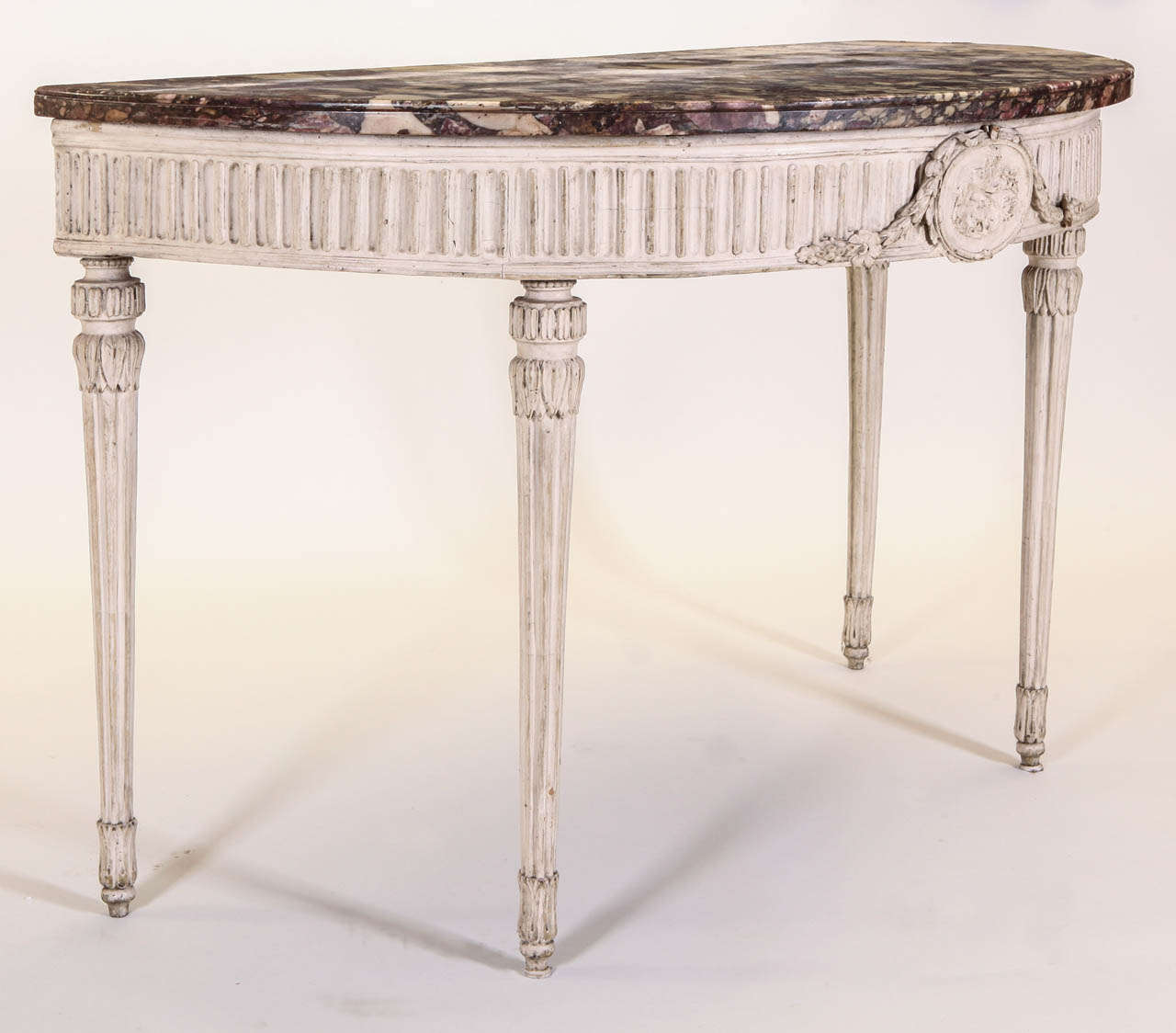 Bois Table console italienne du 18ème siècle peinte en ivoire demi-lune d'époque Louis XVI en vente