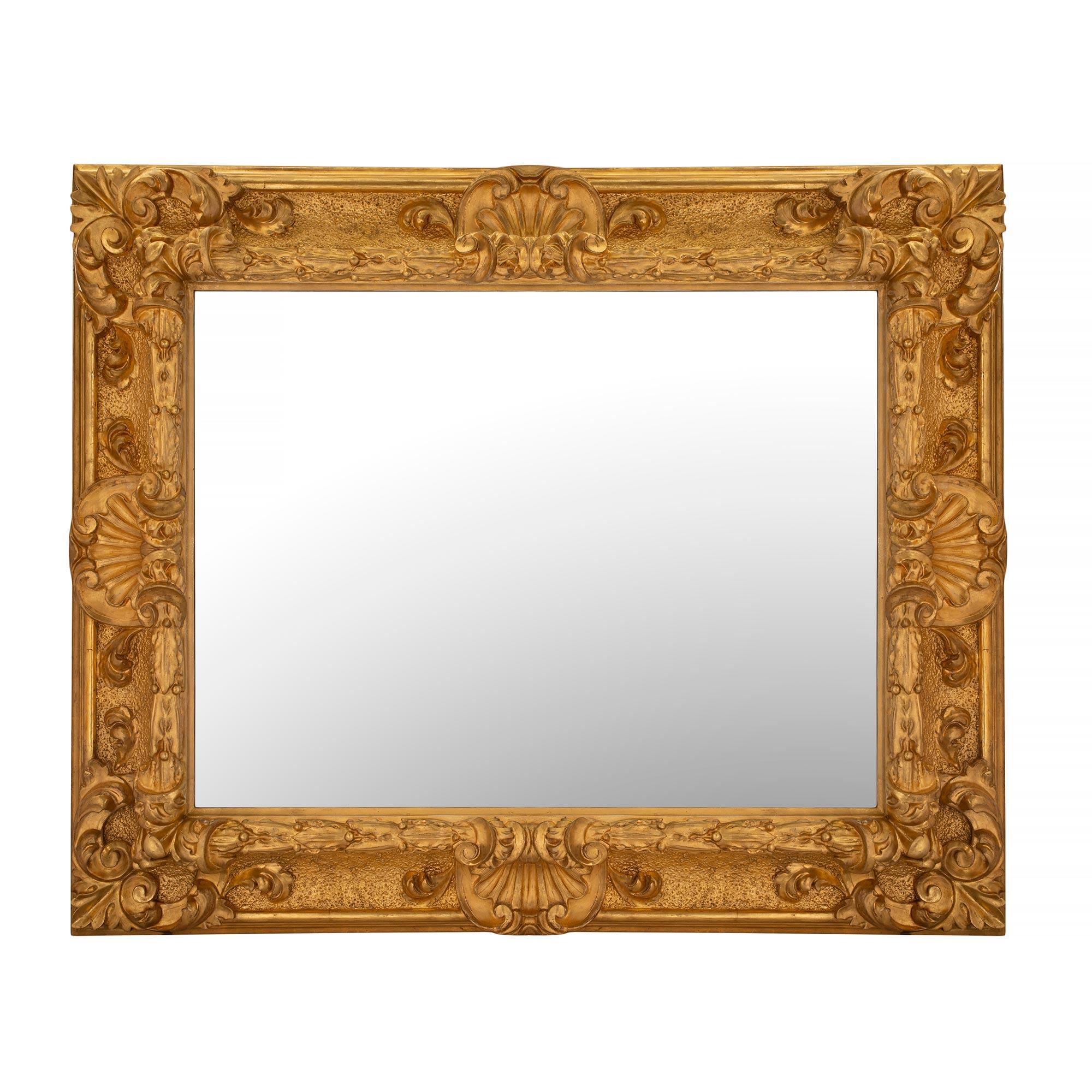 Miroir italien en bois doré florentin du 18ème siècle en vente 1