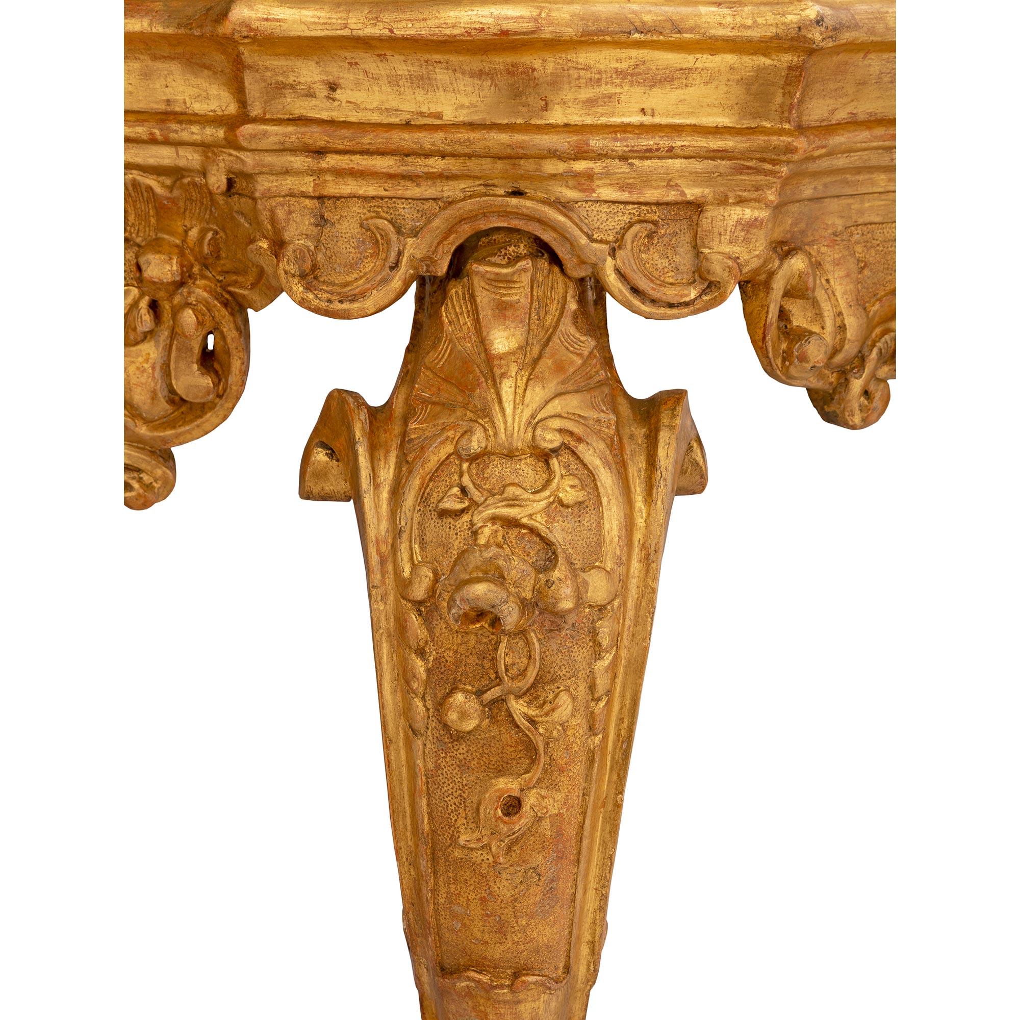 Marmo Consolle veneziana in legno dorato del XVIII secolo in vendita