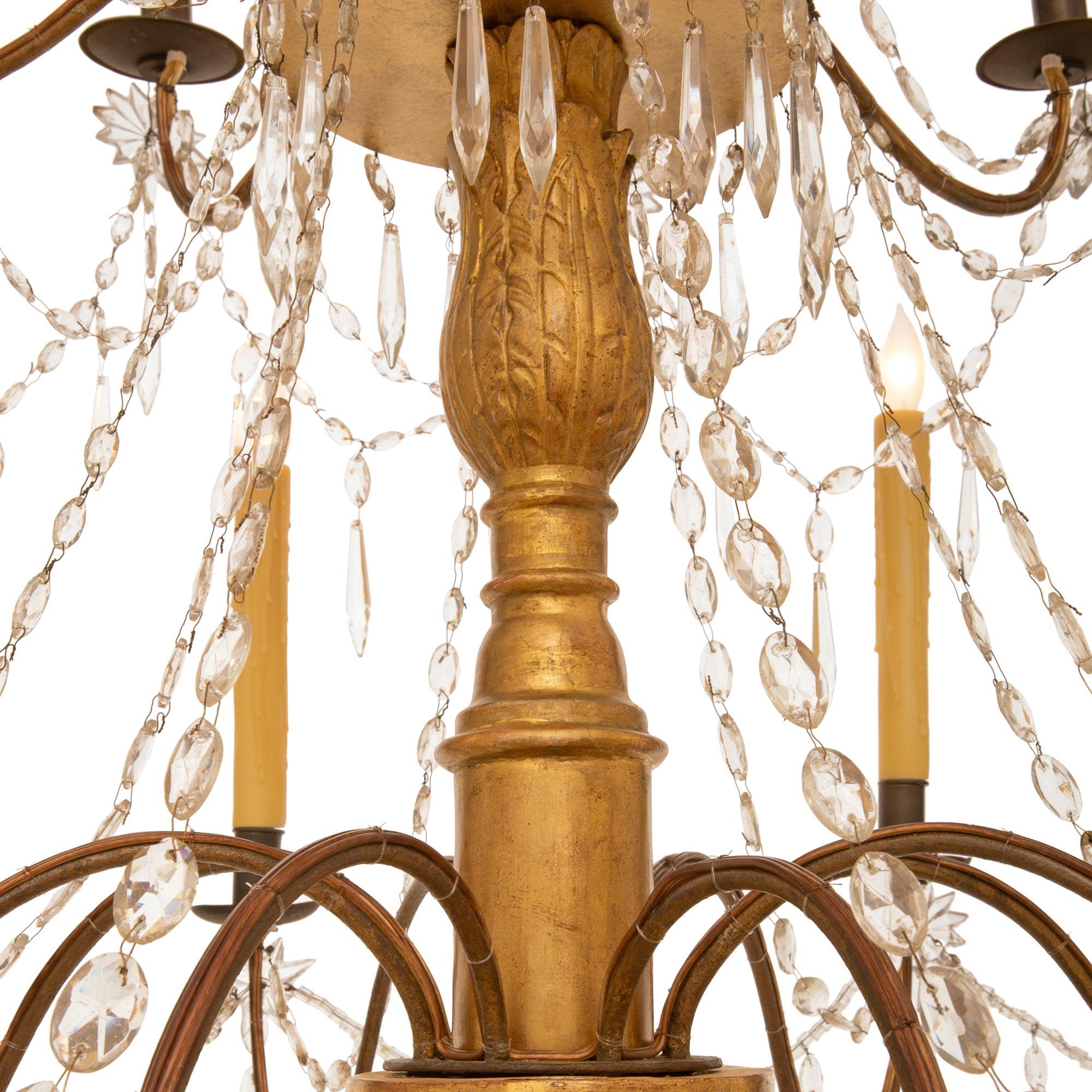 Italienisch 18. Jahrhundert Genovese st. Giltwood, Eisen und Kristall-Kronleuchter. im Angebot 1