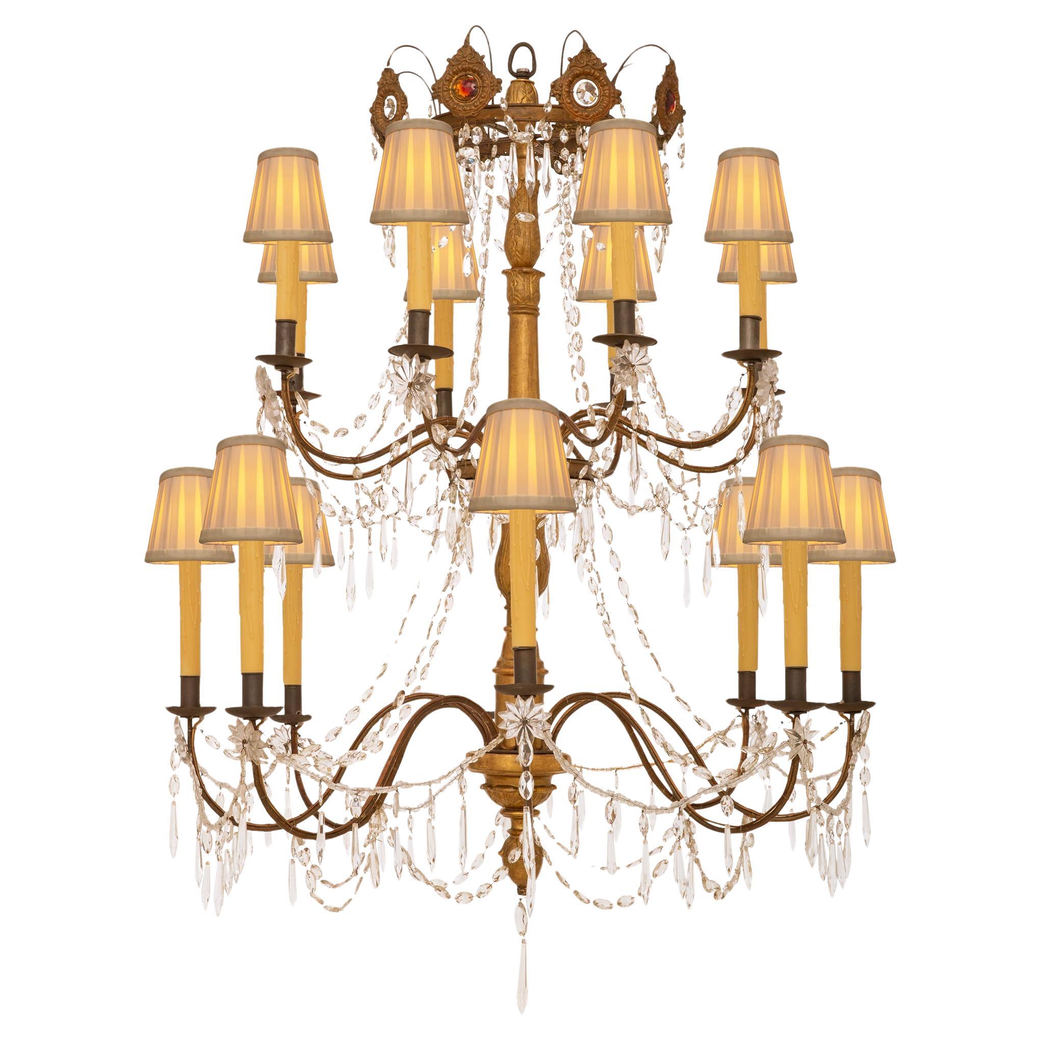 Italienisch 18. Jahrhundert Genovese st. Giltwood, Eisen und Kristall-Kronleuchter.