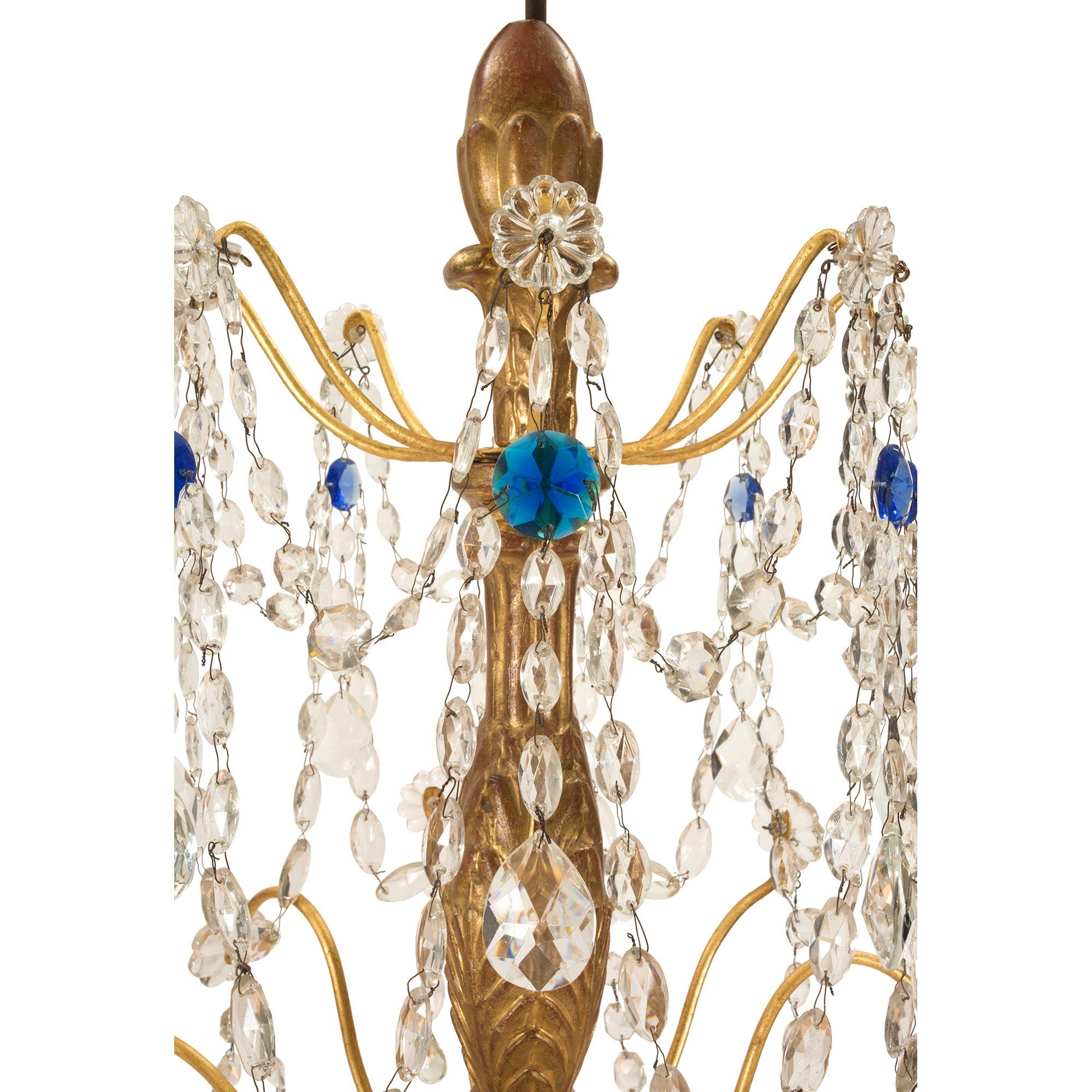 Italienischer Kronleuchter aus vergoldetem und Kristall aus dem 18. Jahrhundert (Vergoldet) im Angebot