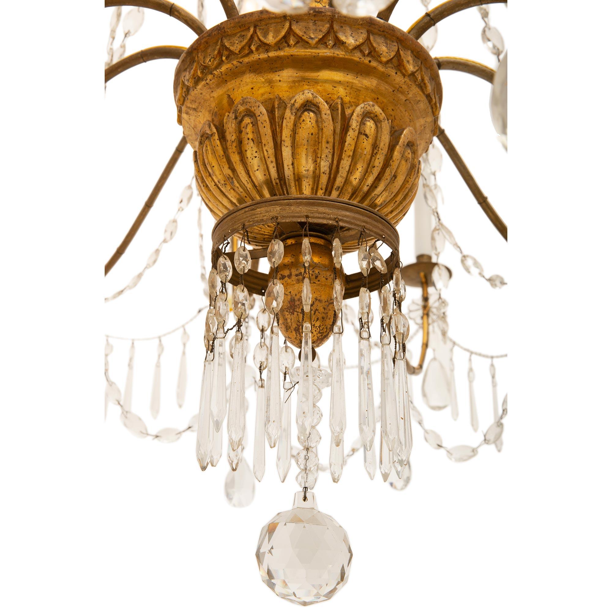 Italian 18th Century Giltwood and Crystal Genovese Twelve Light Chandelier For Sale 2