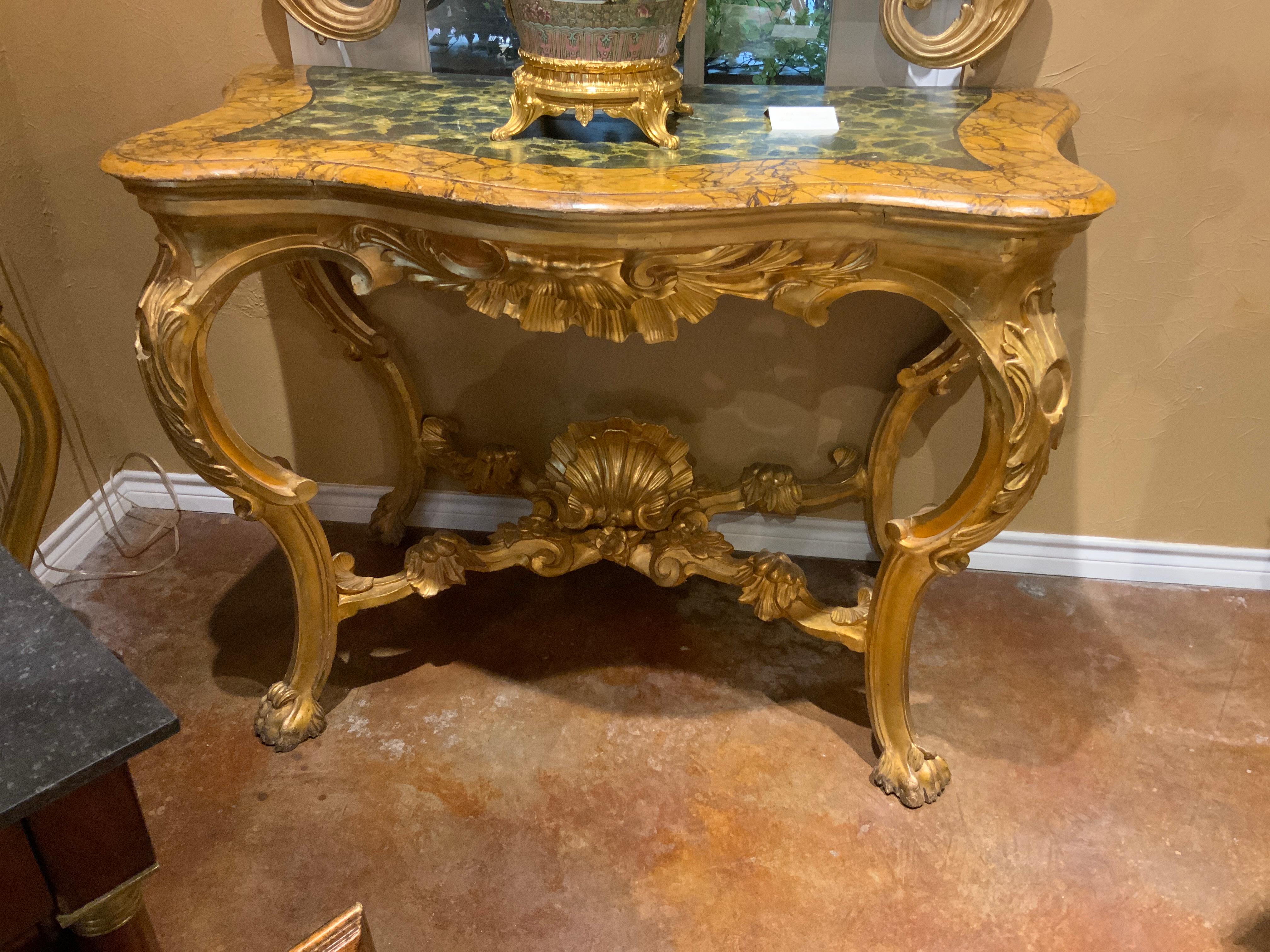 Console italienne du 18ème siècle en bois doré et faux marbre en vente 3