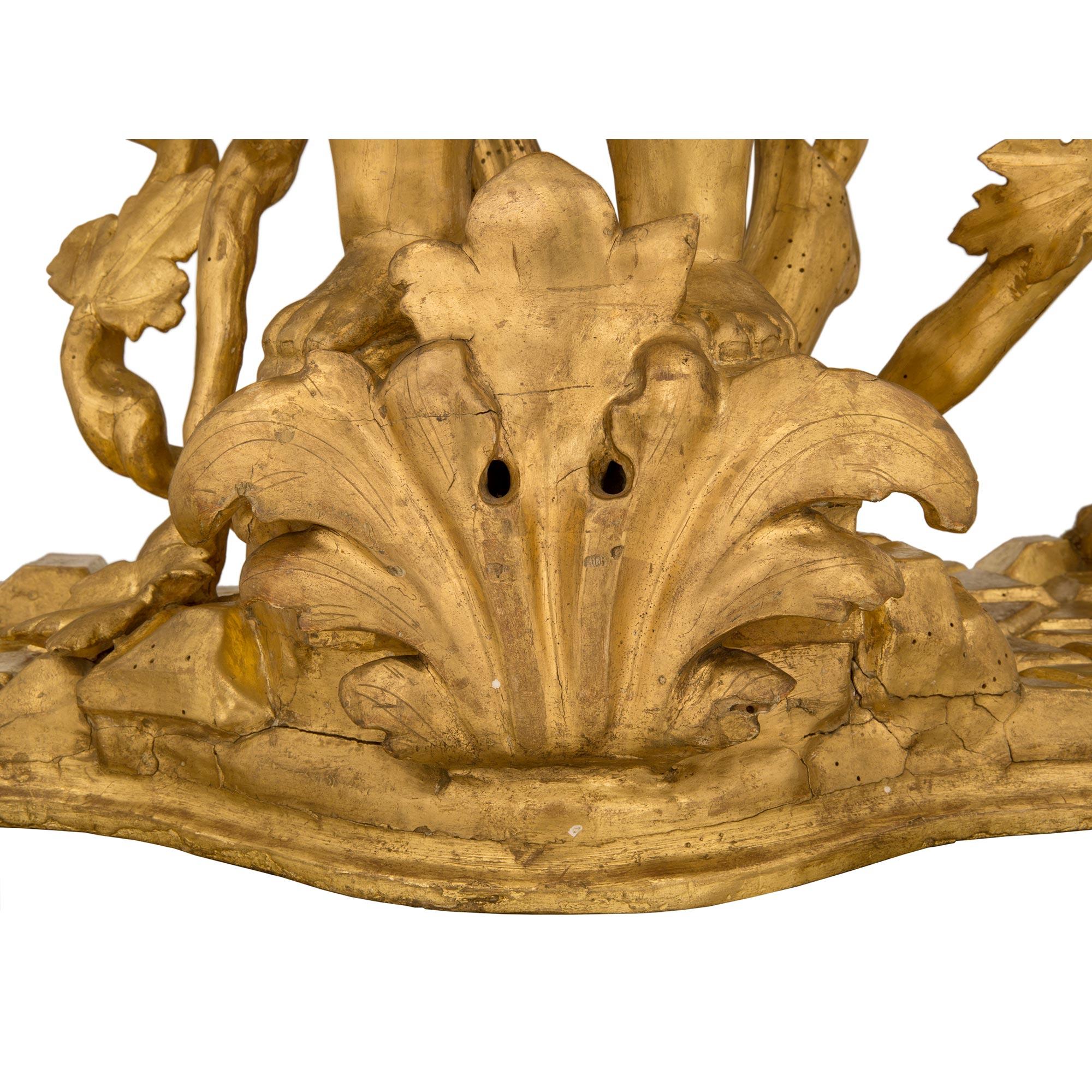 Italienische freistehende italienische Konsole aus vergoldetem Holz und lackiertem Marmor aus dem 18. Jahrhundert im Angebot 3