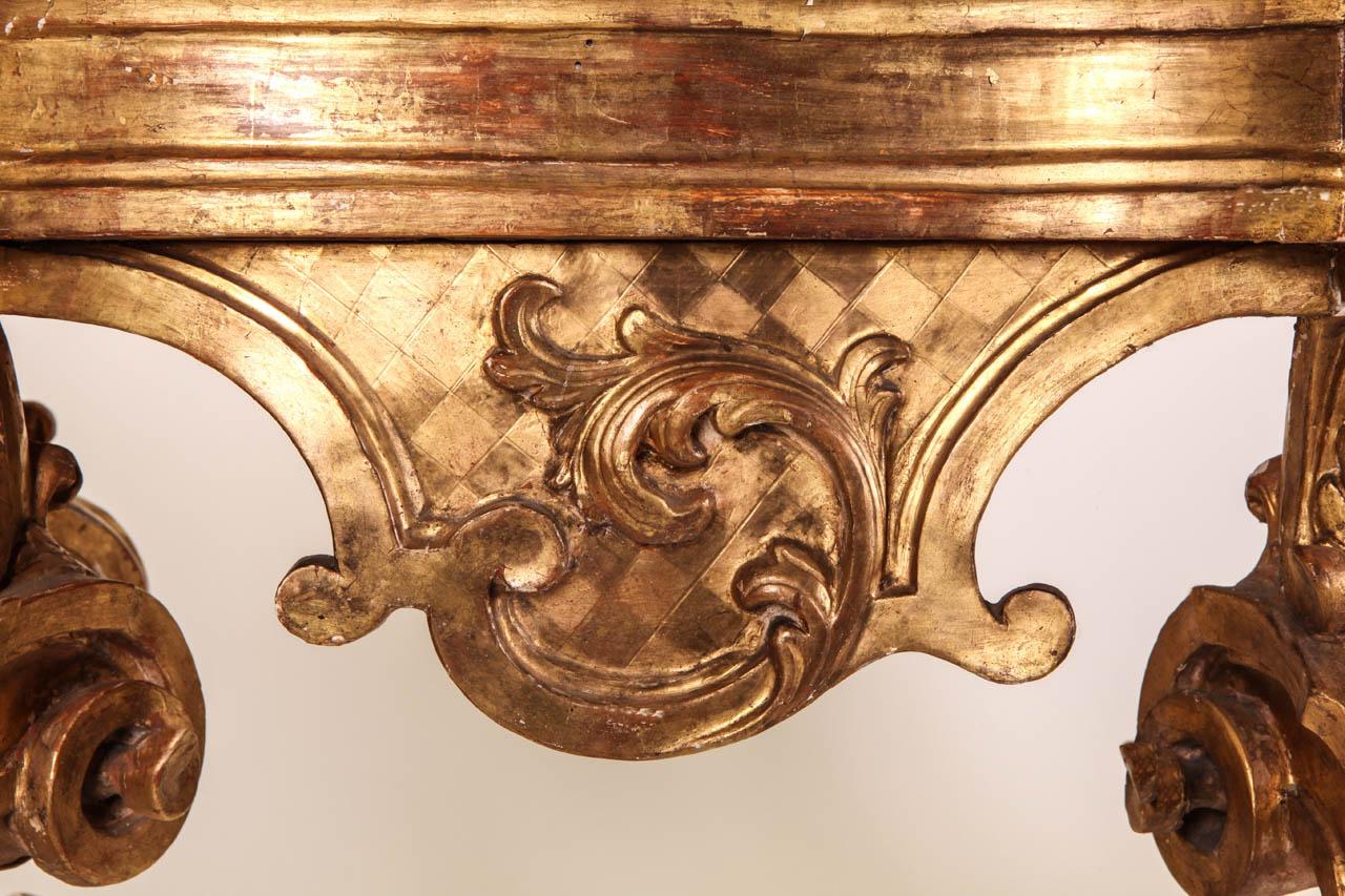 Italienischer Konsolentisch aus vergoldetem Holz aus dem 18. Jahrhundert im Angebot 1