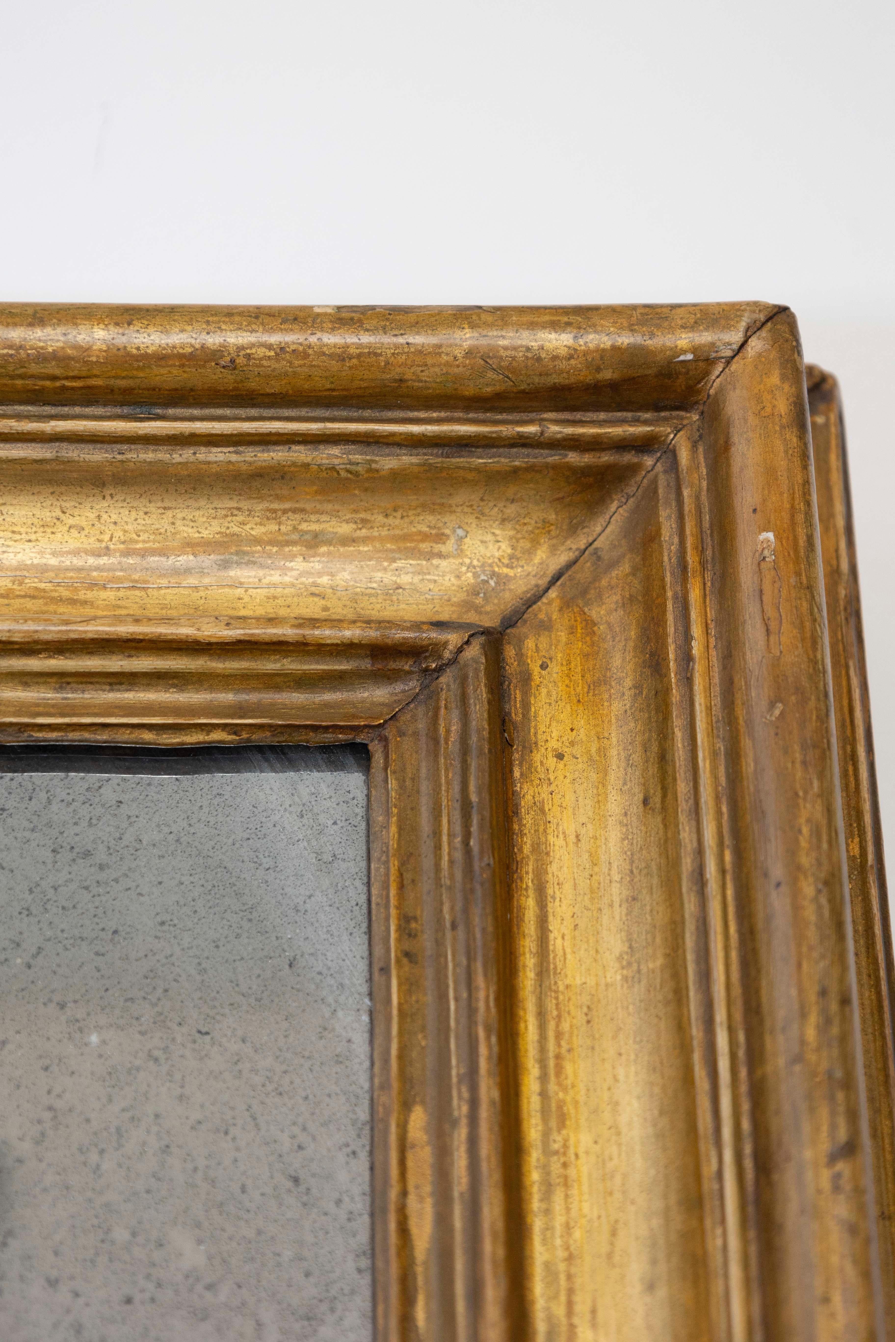 Miroir italien du 18ème siècle encadré en bois doré avec caractère rustique Bon état - En vente à Atlanta, GA