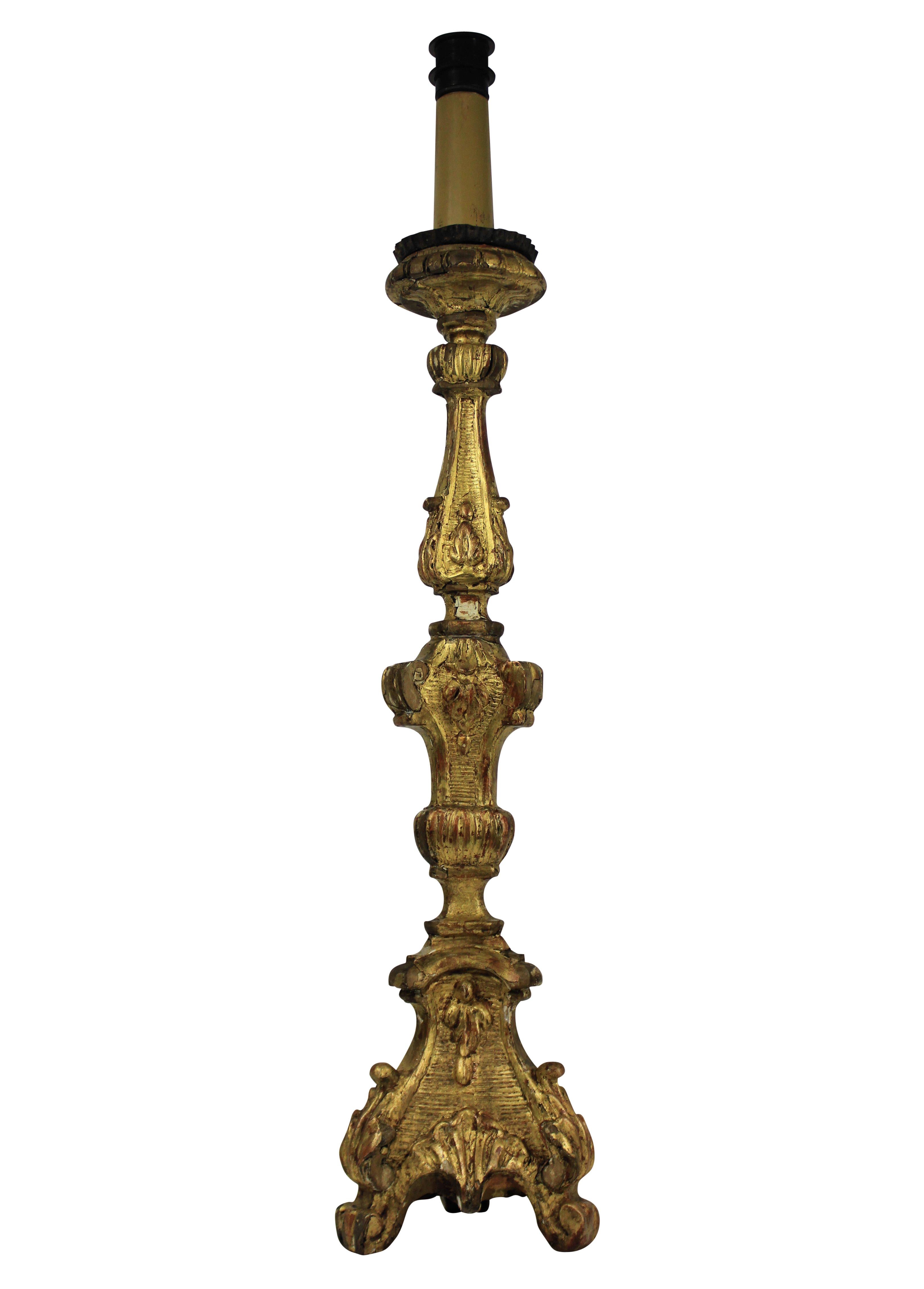 Italian 18th Century Giltwood Lamp 1