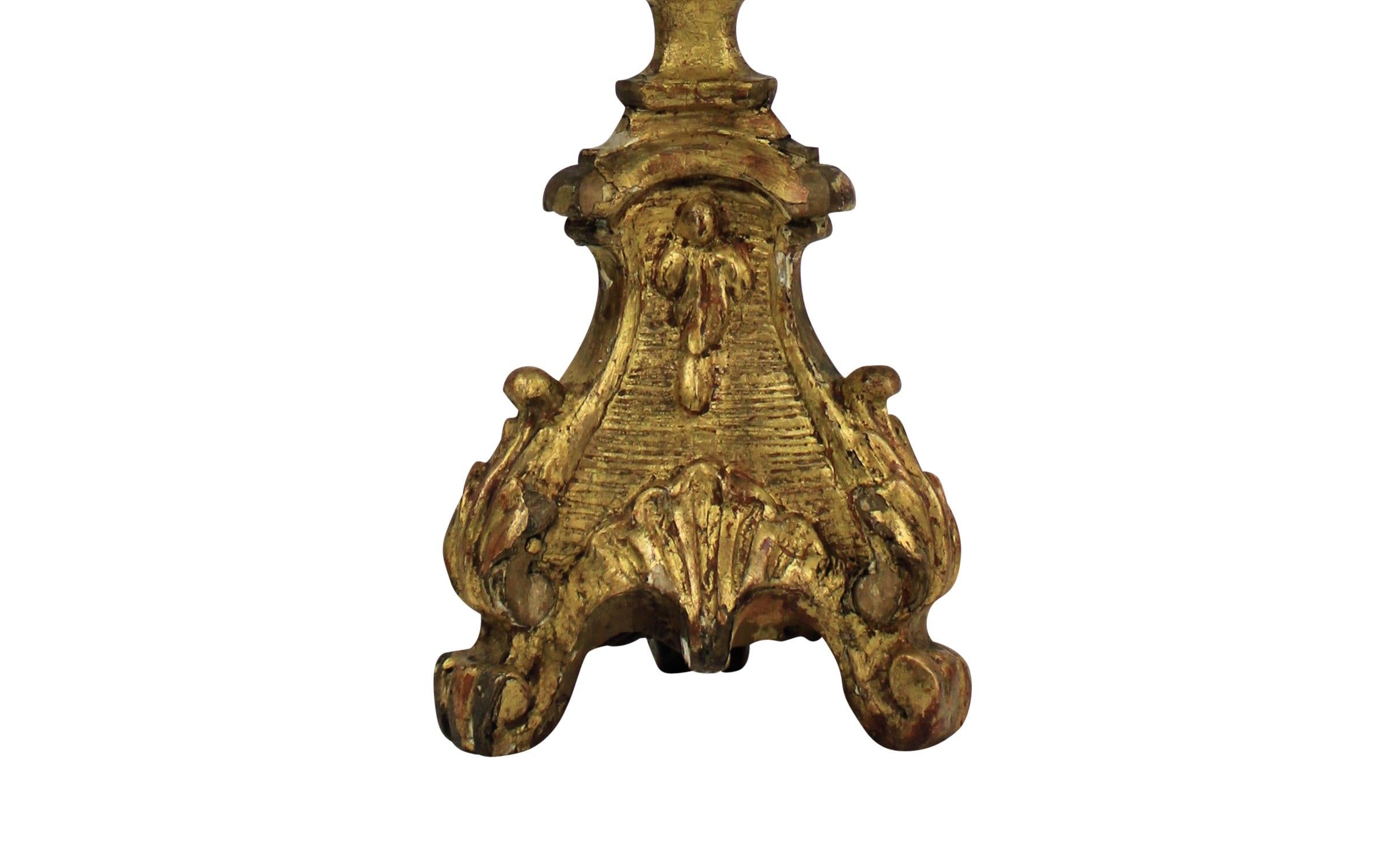 Italian 18th Century Giltwood Lamp 1