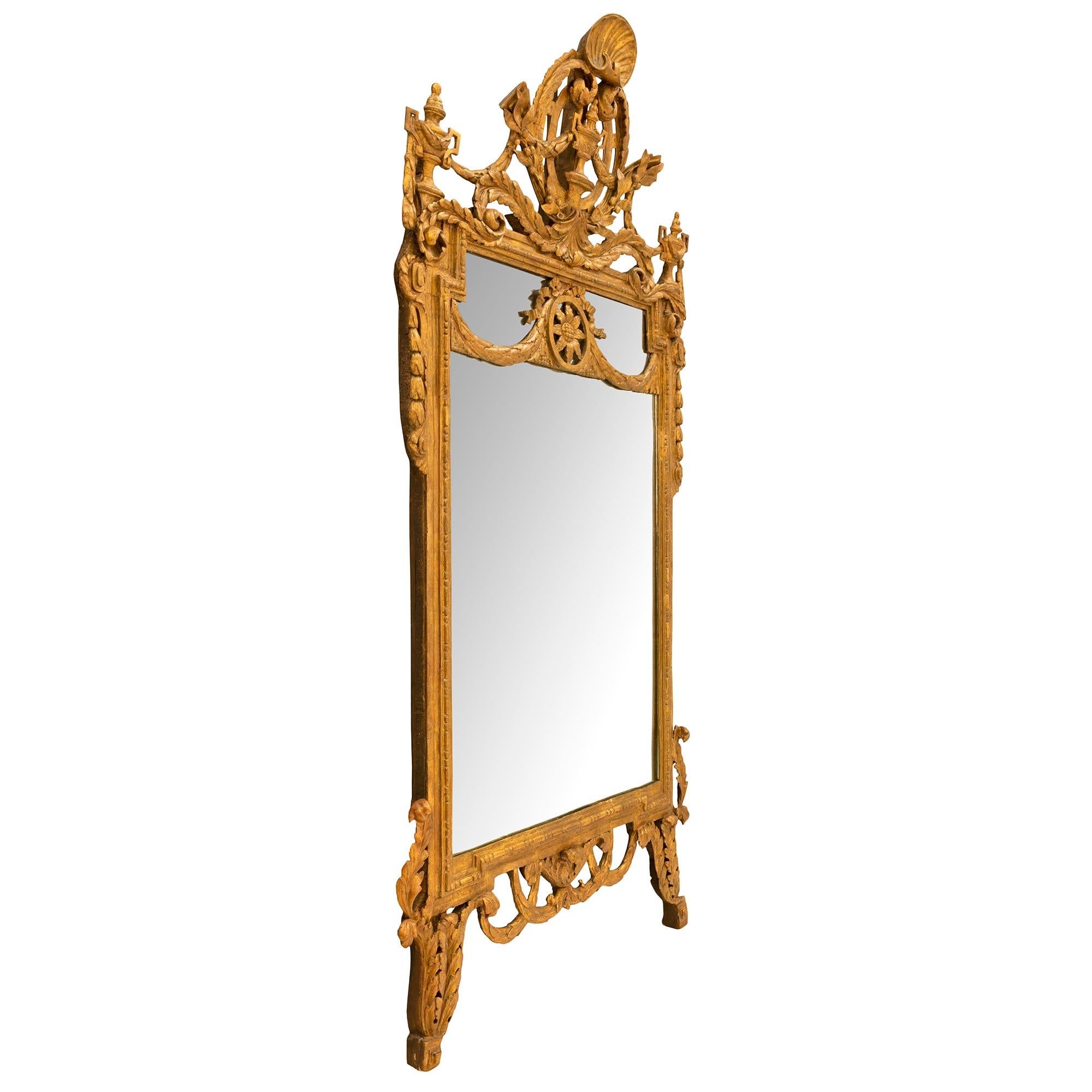 Italian 18th Century Giltwood Mirror In Good Condition For Sale In West Palm Beach, FL