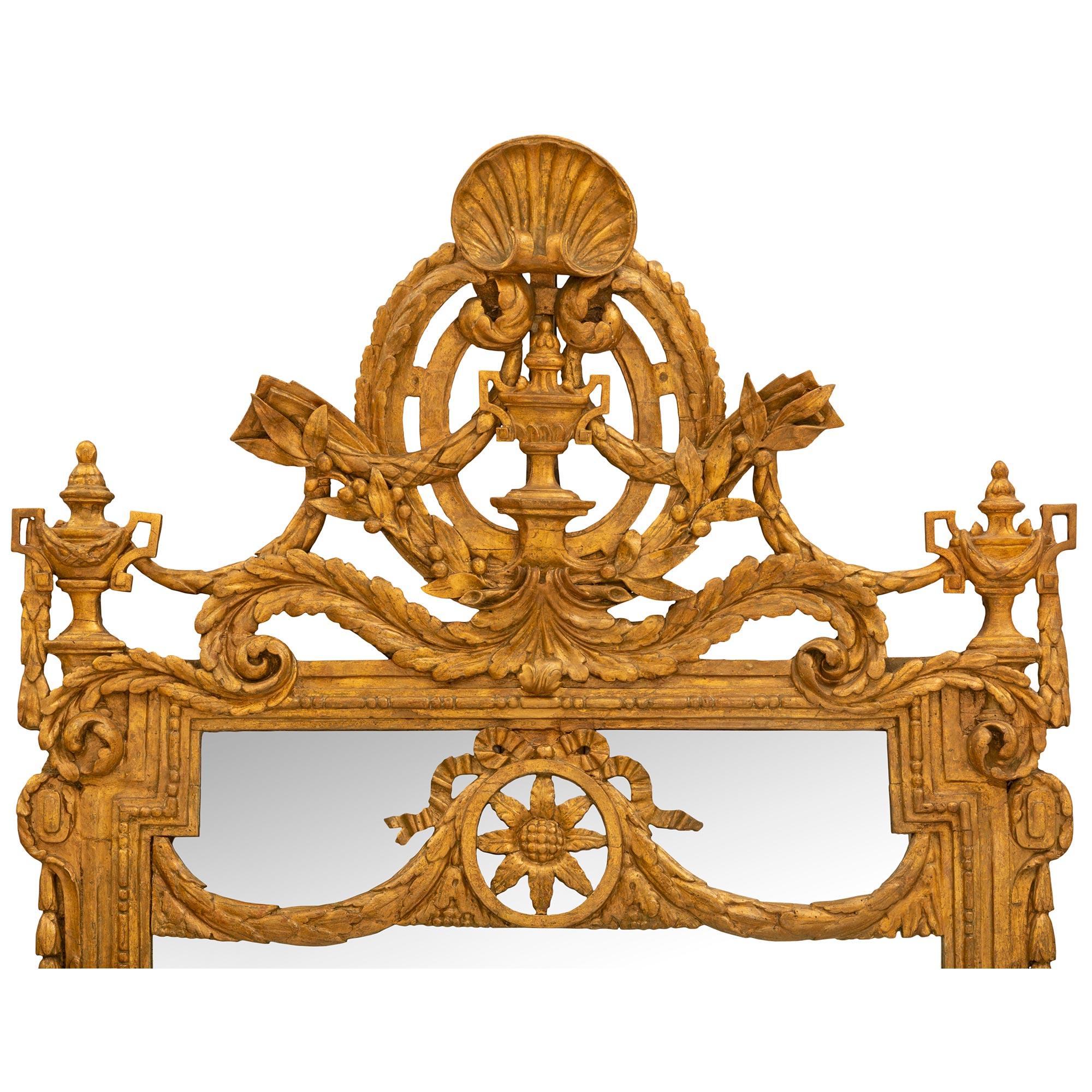 18th Century and Earlier Italian 18th Century Giltwood Mirror For Sale