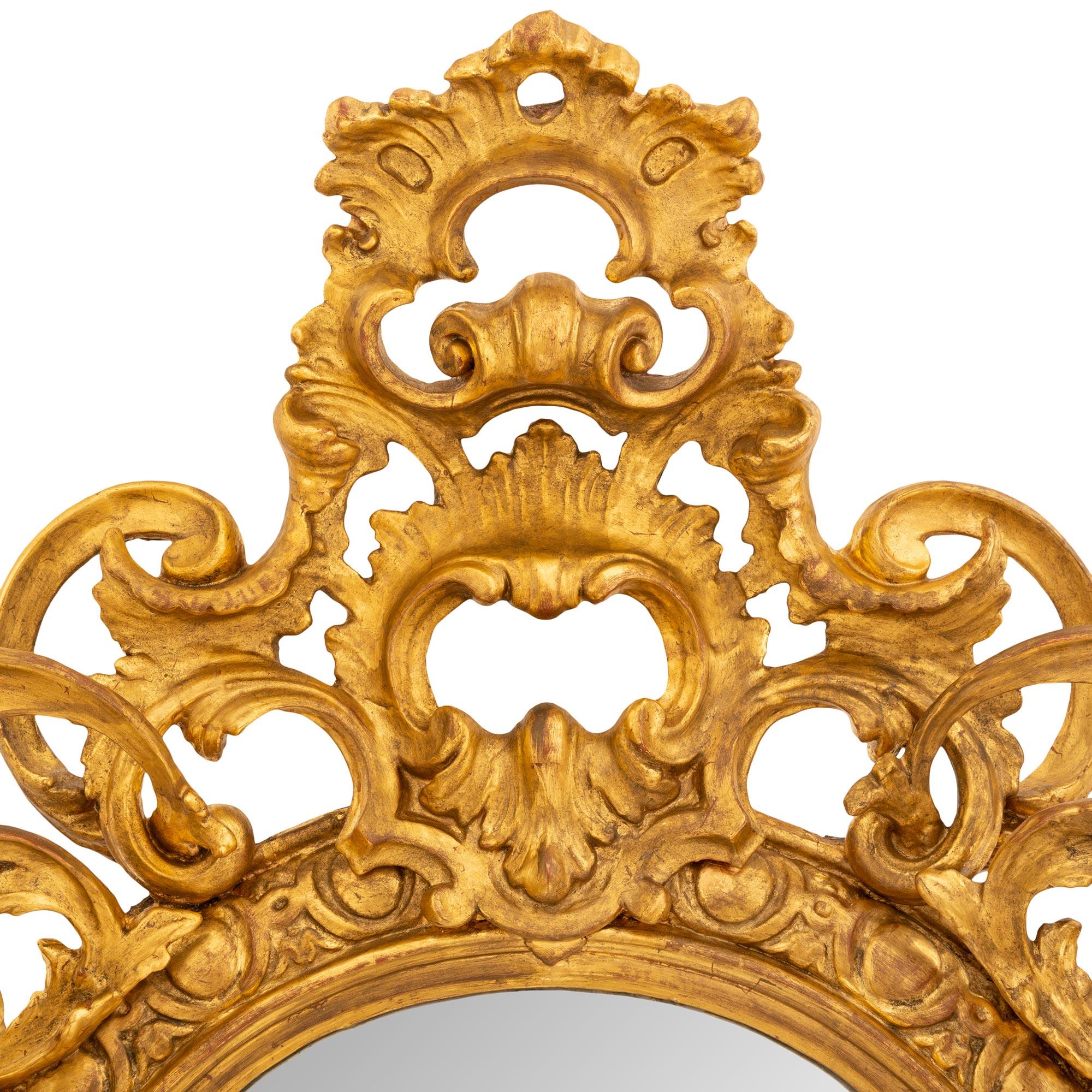  Miroir italien en bois doré du XVIIIe siècle Bon état - En vente à West Palm Beach, FL
