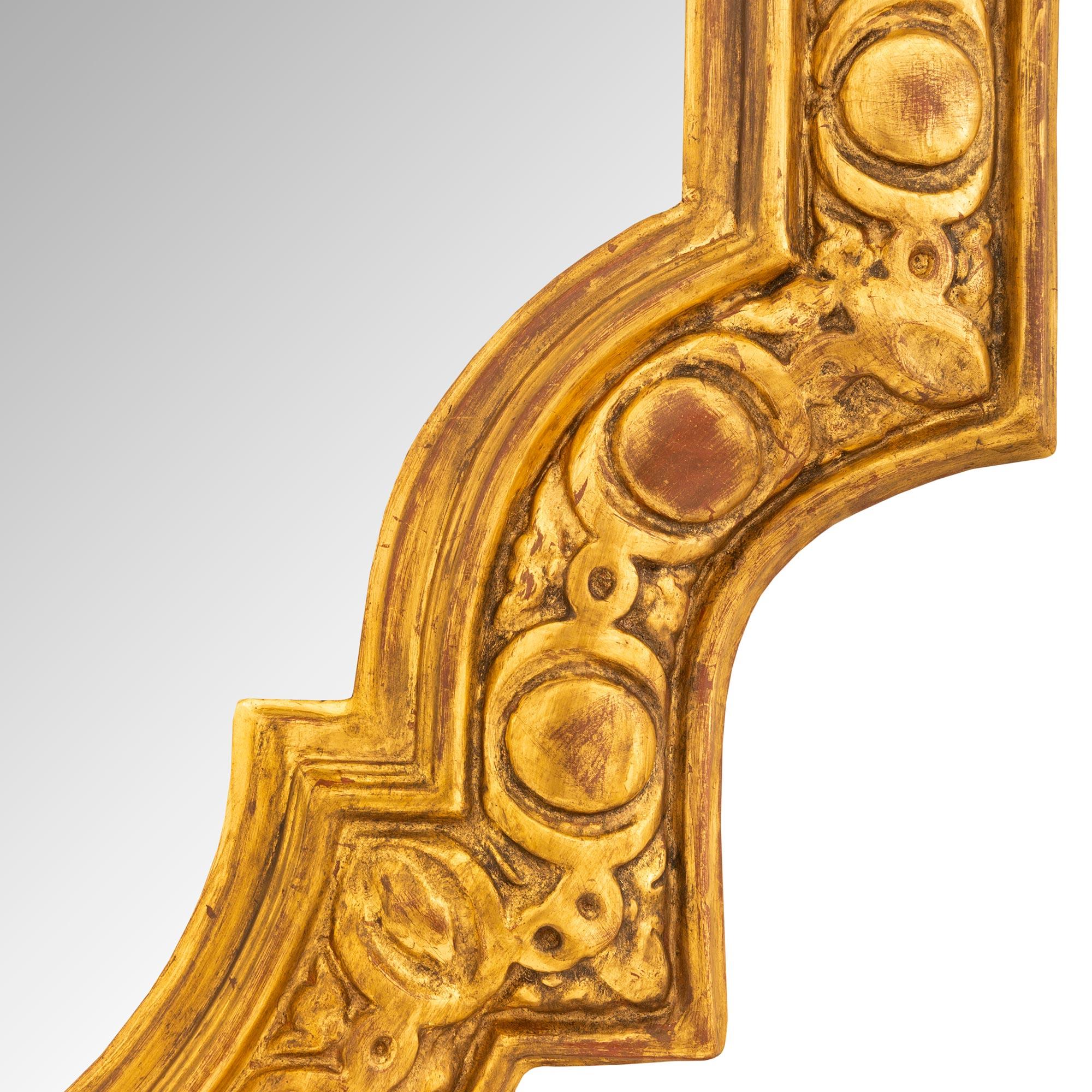  Miroir italien en bois doré du XVIIIe siècle en vente 3