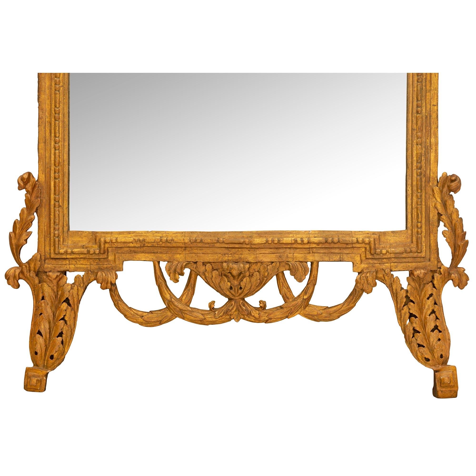 Italian 18th Century Giltwood Mirror For Sale 5