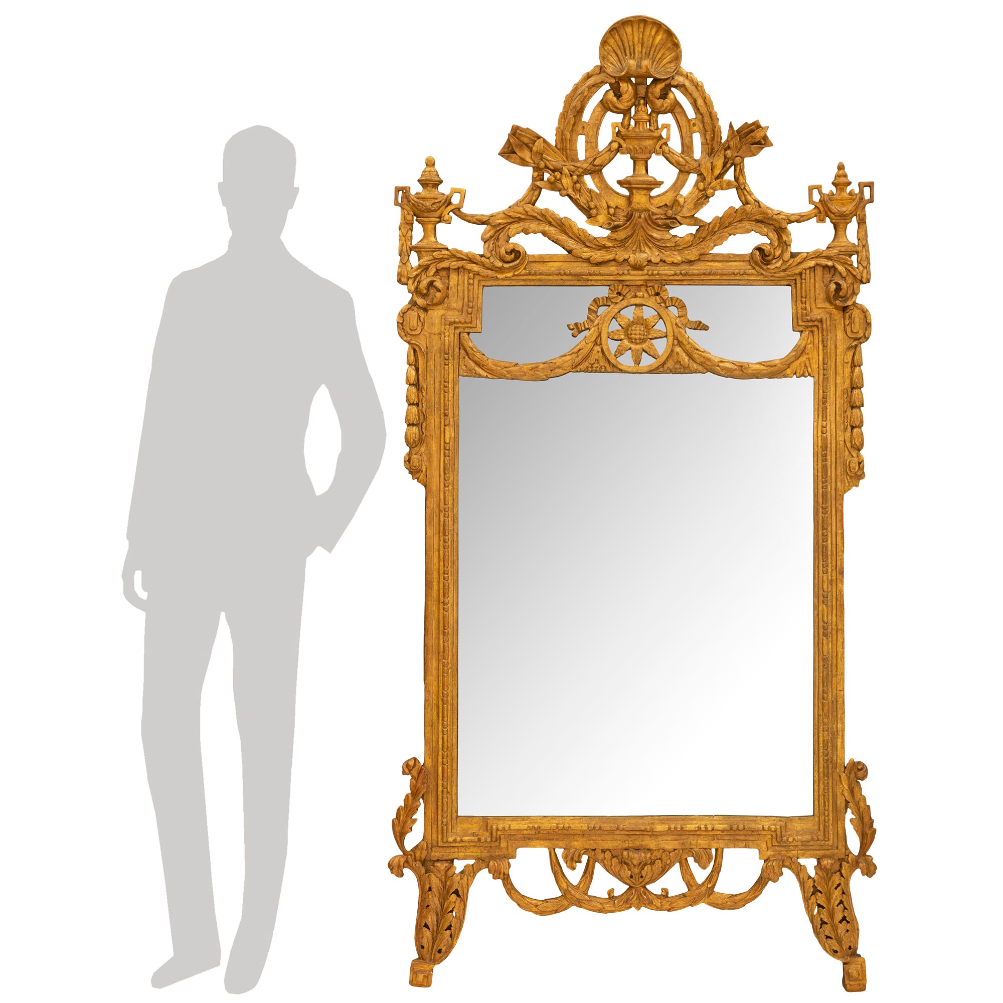 Miroir italien en bois doré du XVIIIe siècle en vente