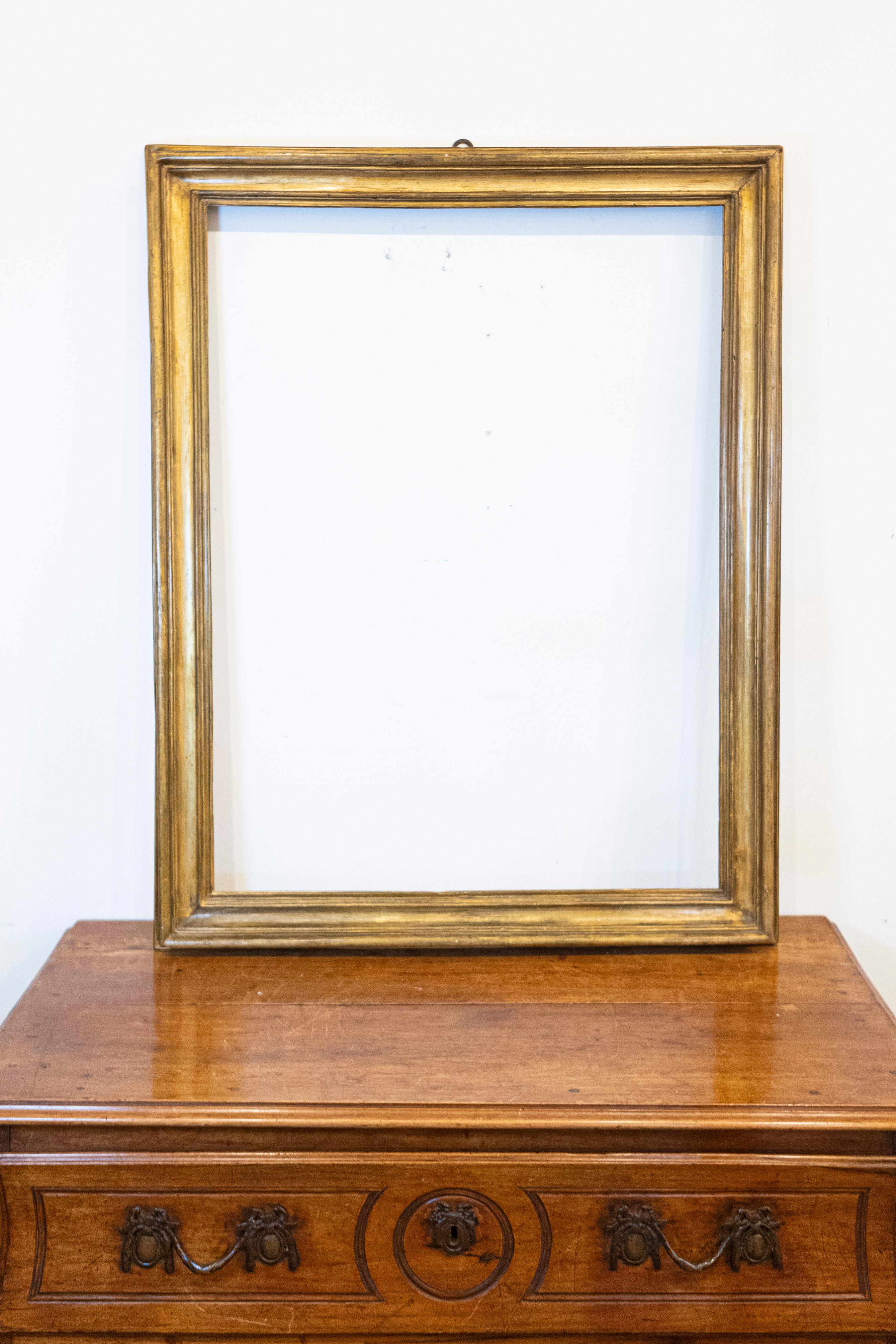 Carved Italian 18th Century Giltwood Painting or Photo Frame with Rustic Character For Sale