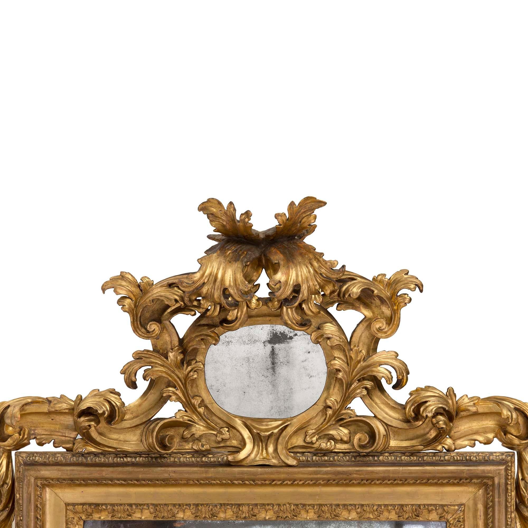 Miroir romain italien en bois doré du XVIIIe siècle Bon état - En vente à West Palm Beach, FL