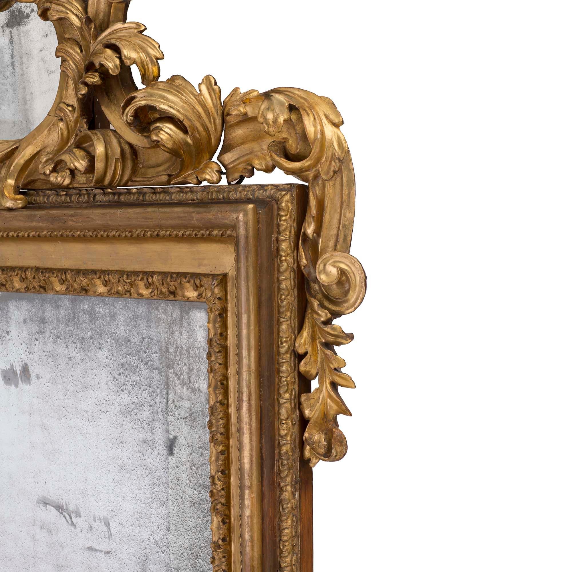 Italian 18th Century Giltwood Roman Mirror For Sale 2
