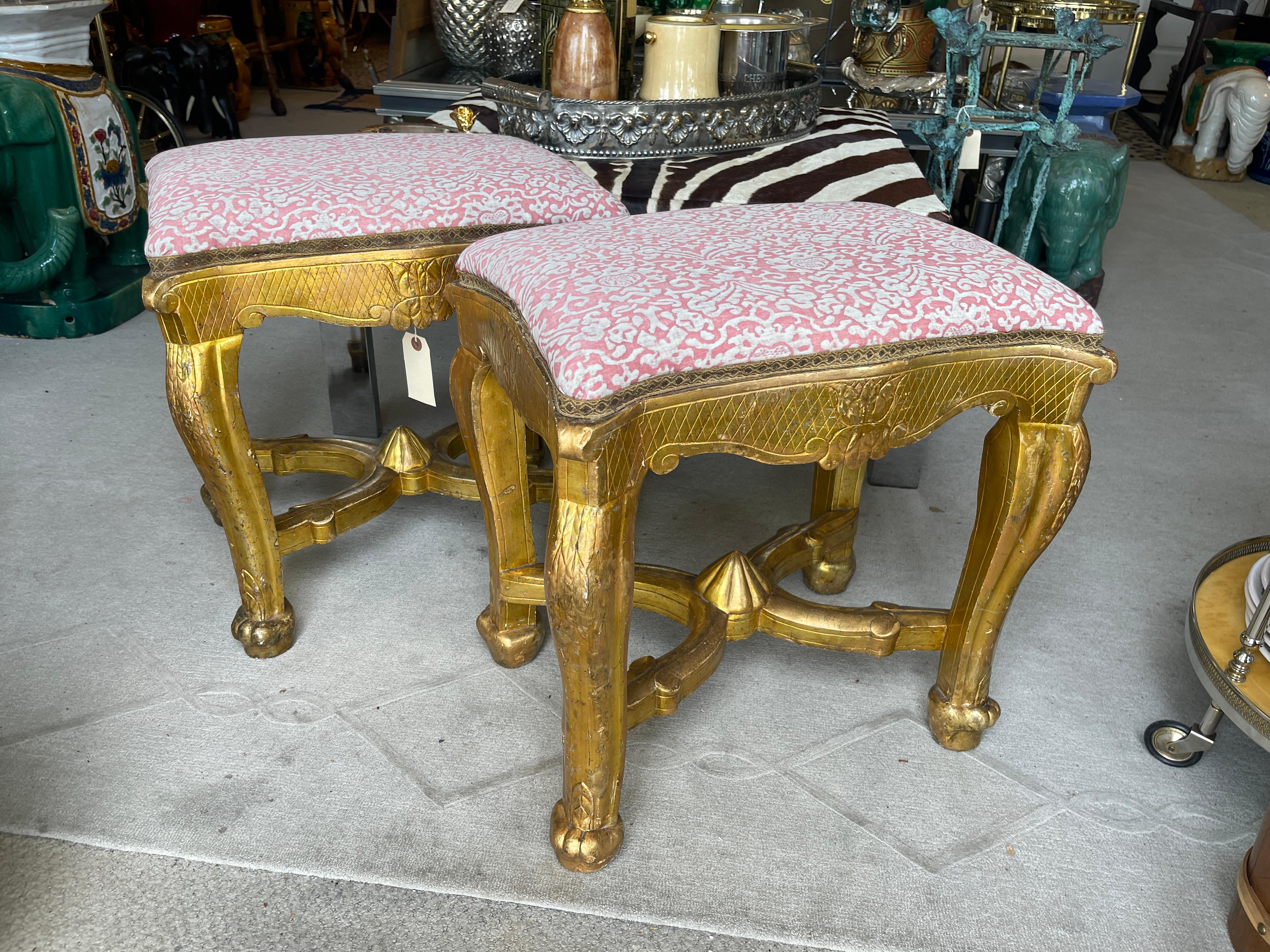Italian 18th-Century Giltwood Stools With Fortuny Fabric, a -Pair In Good Condition In West Palm Beach, FL