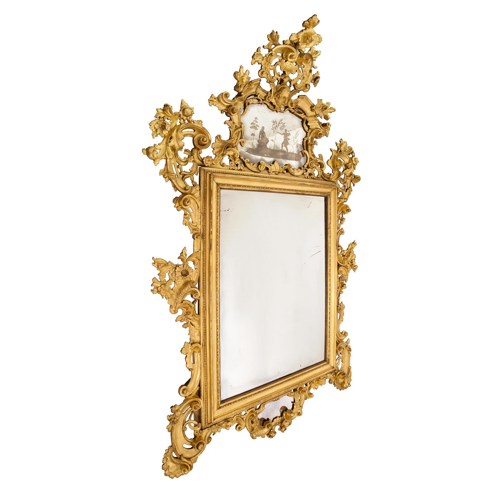 Miroir vénitien italien en bois doré du XVIIIe siècle Bon état - En vente à West Palm Beach, FL