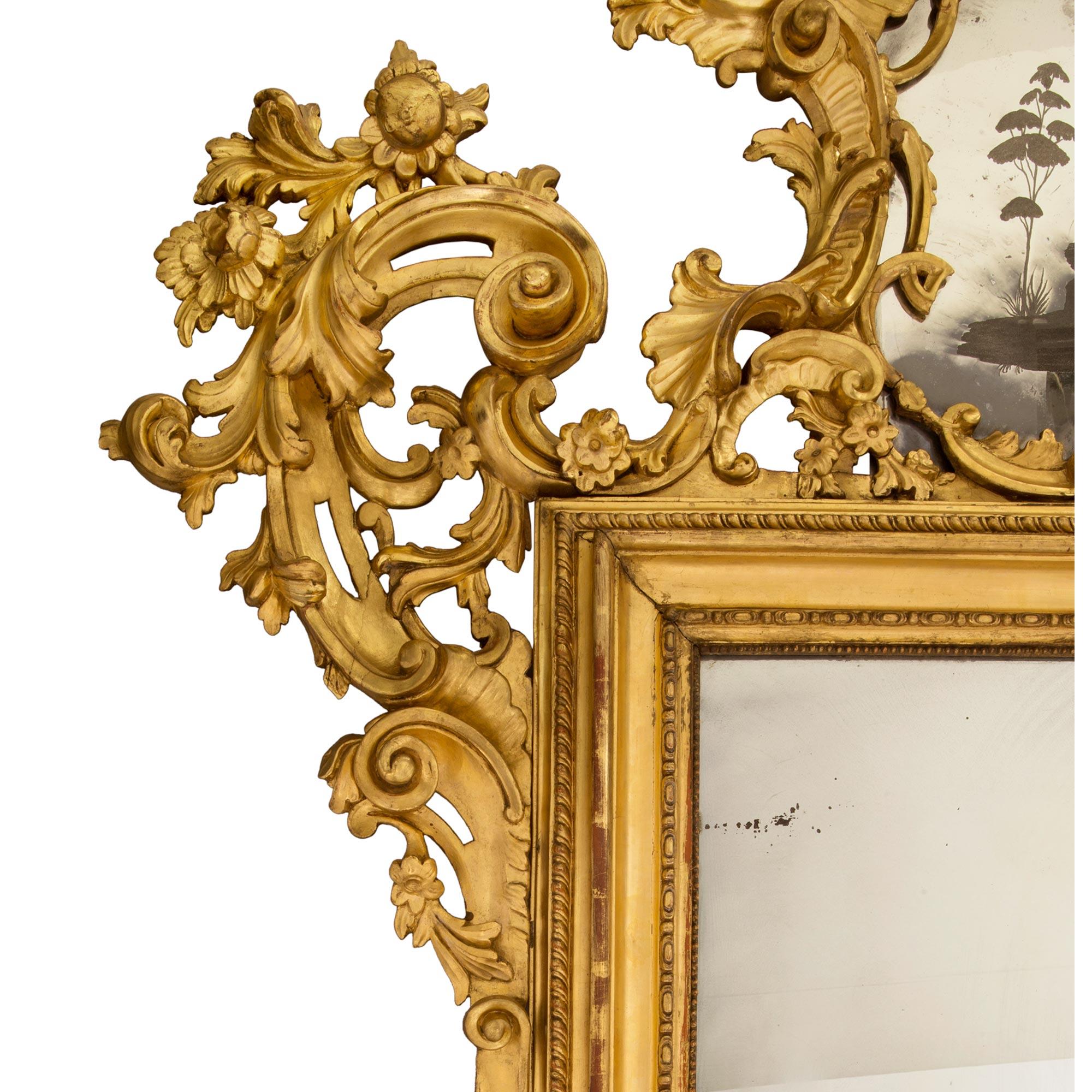 Miroir vénitien italien en bois doré du XVIIIe siècle en vente 3