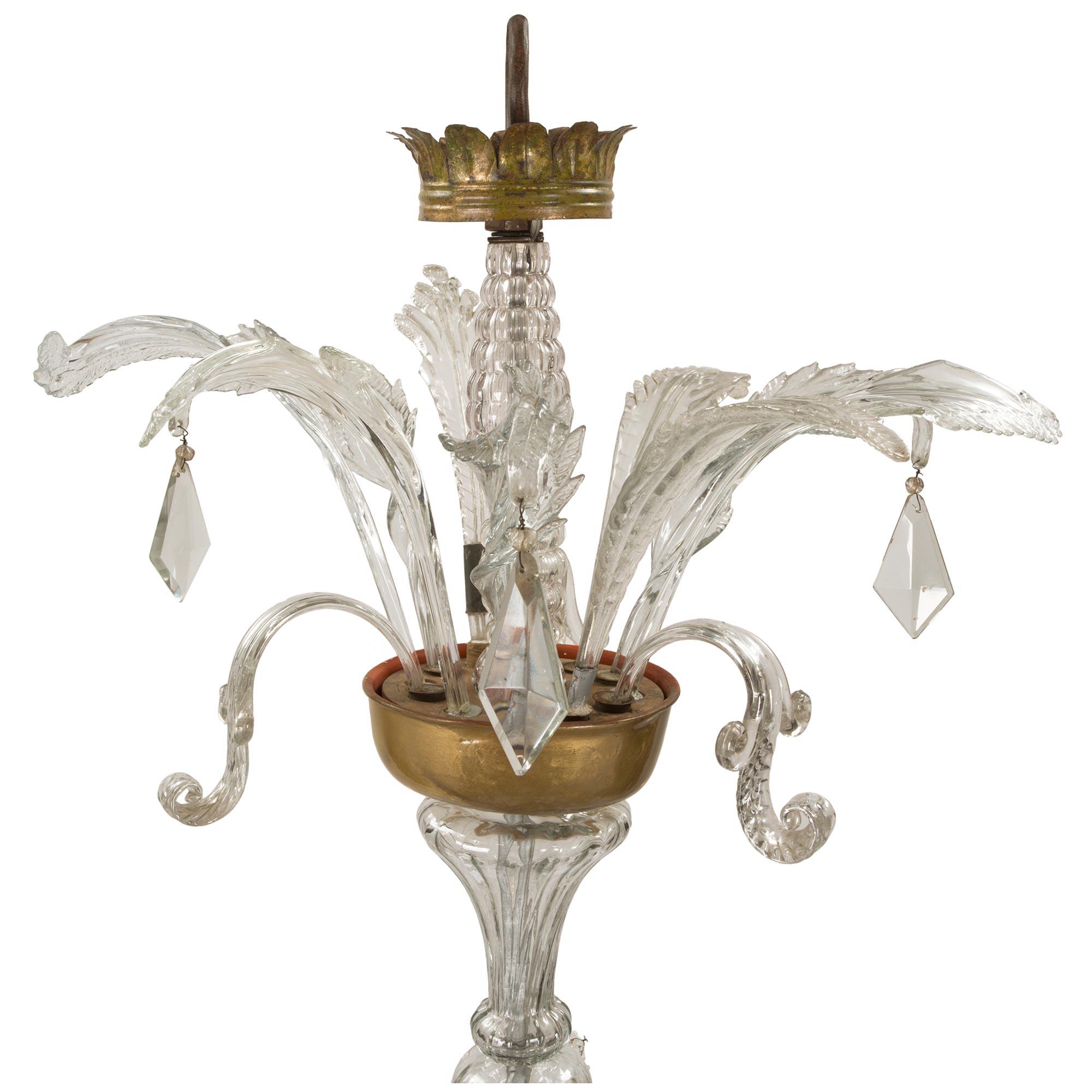 Italian 18th Century Glass and Gilt Eighteen-Light Tuscan Chandelier In Good Condition For Sale In West Palm Beach, FL