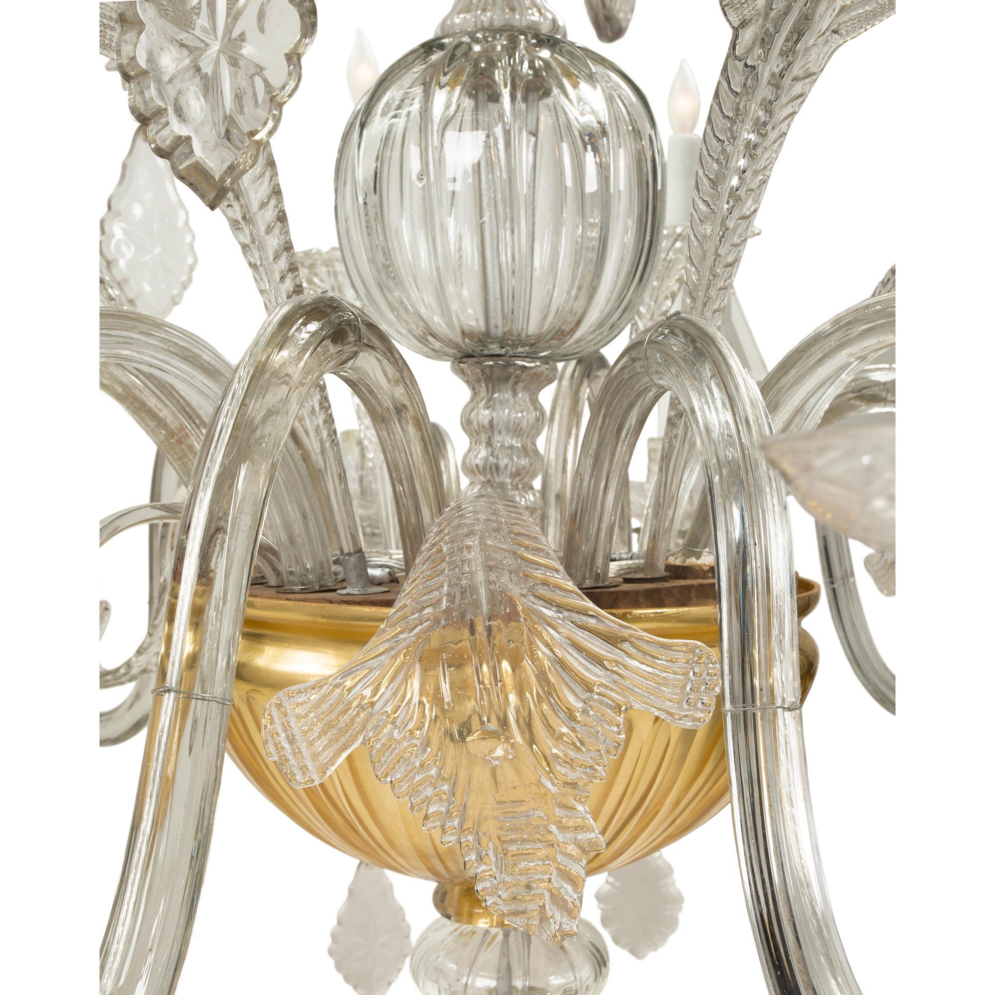 XVIIIe siècle et antérieur Lustre toscan italien du 18ème siècle en verre et doré à dix-huit lumières en vente