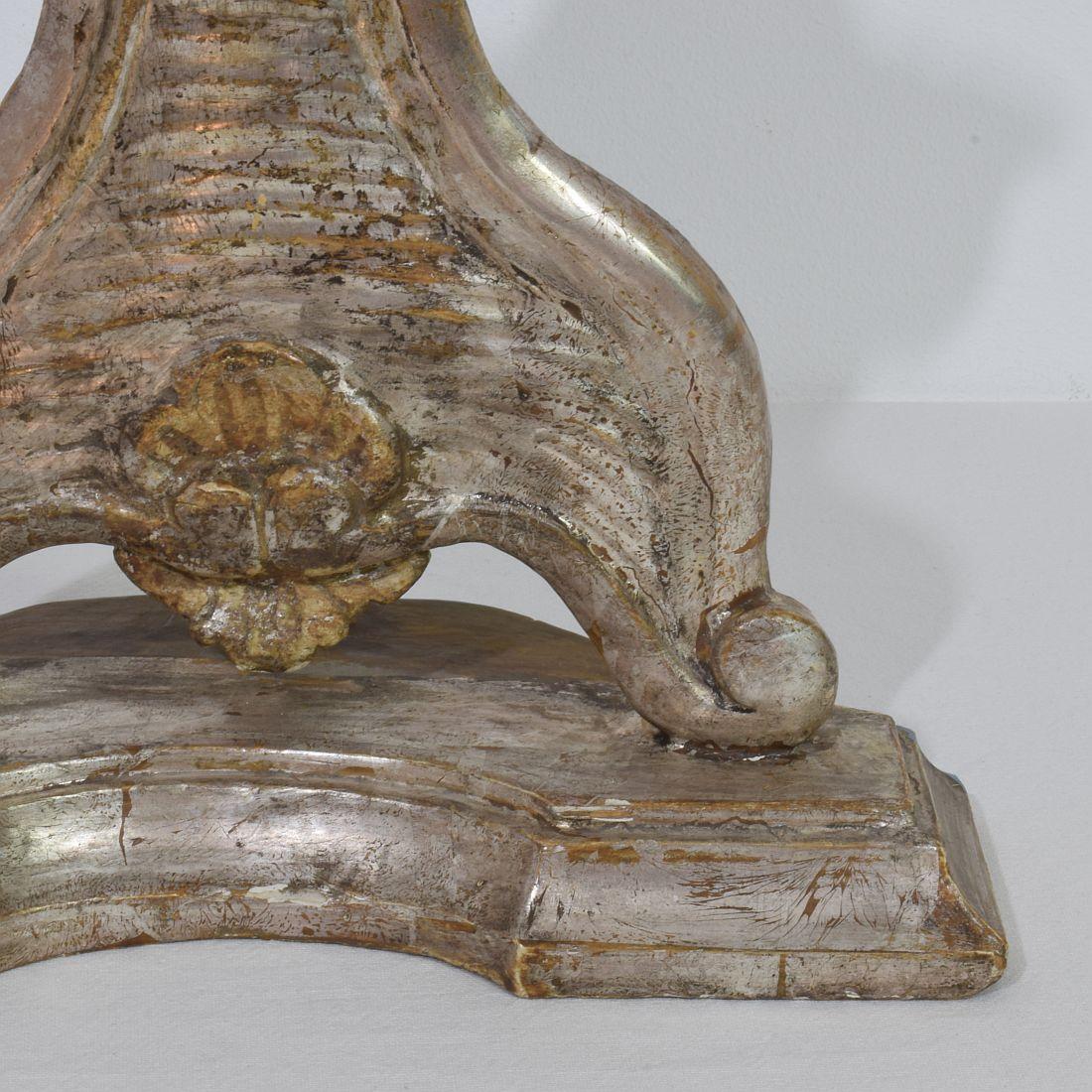 Reliquaire baroque italien du XVIIIe siècle en bois sculpté à la main et argenté en vente 8