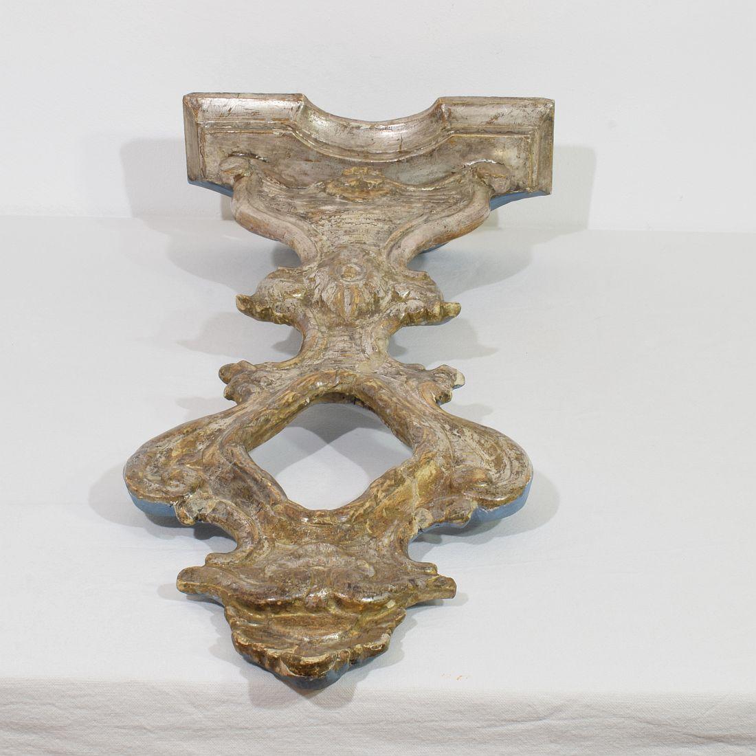 Reliquaire baroque italien du XVIIIe siècle en bois sculpté à la main et argenté en vente 12