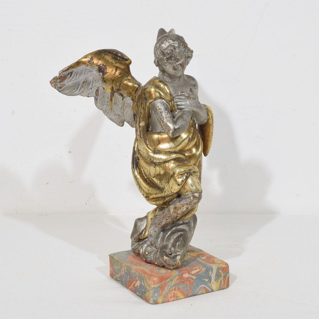 Wonderful  Hand carved winged angel.
Italy, circa 1750-1800
Weathered small losses and old repairs. 
Measurement here below inclusive the wooden base.