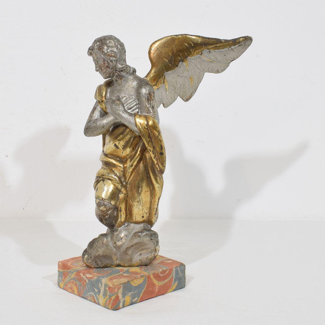 Italian 18th Century Hand Carved  Baroque Winged Angel In Good Condition For Sale In Buisson, FR