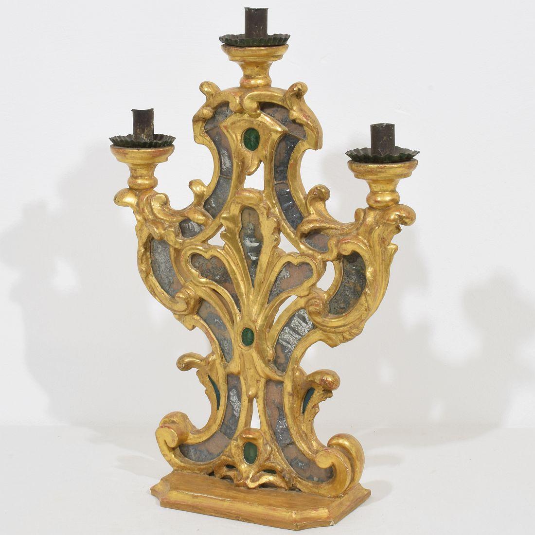 Italian 18th Century Hand Carved Giltwood Baroque Candleholder with Mirrors In Good Condition In Buisson, FR