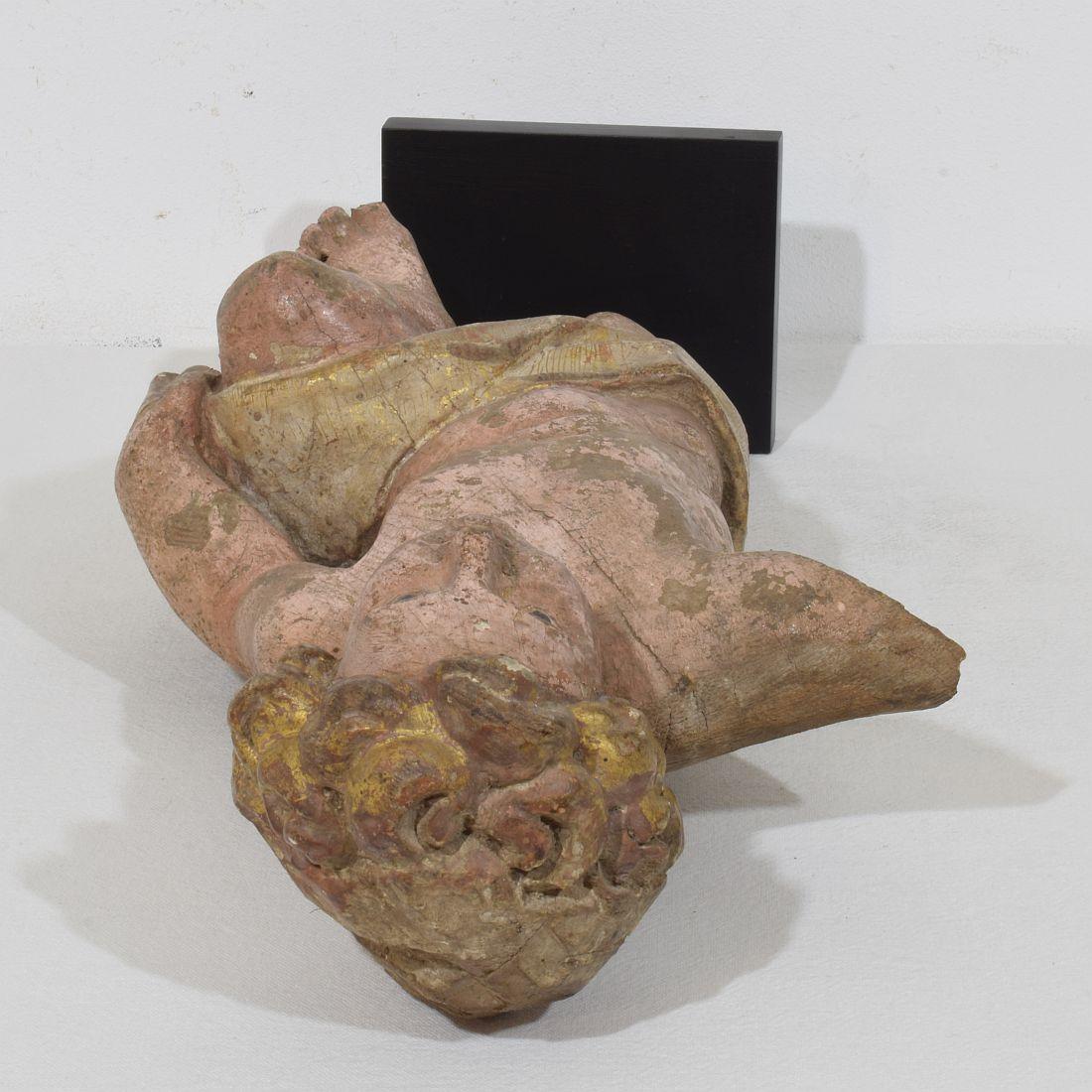Fragment d'ange baroque italien en bois sculpté à la main du 18e siècle en vente 12