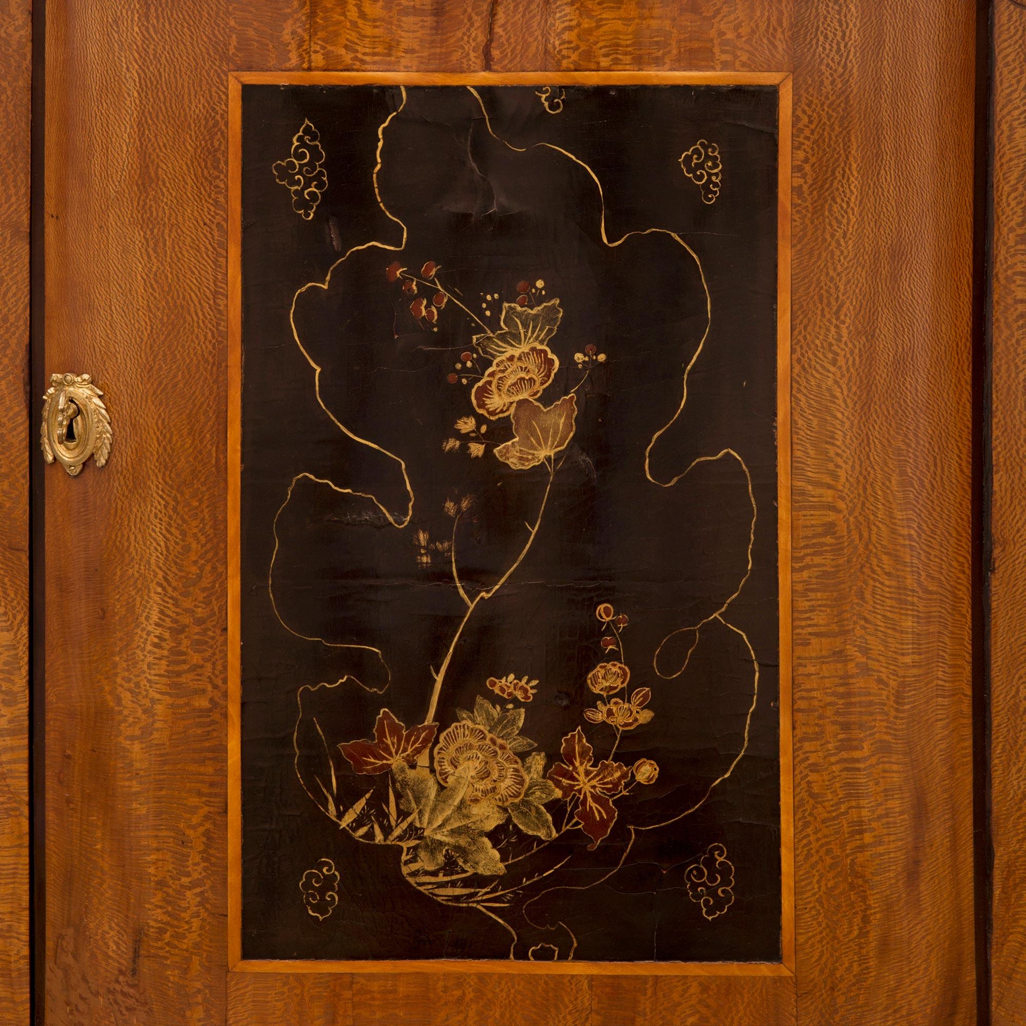 Italian 18th Century Japanese Lacquer and Lace Wood Veneer Cabinet For Sale 1