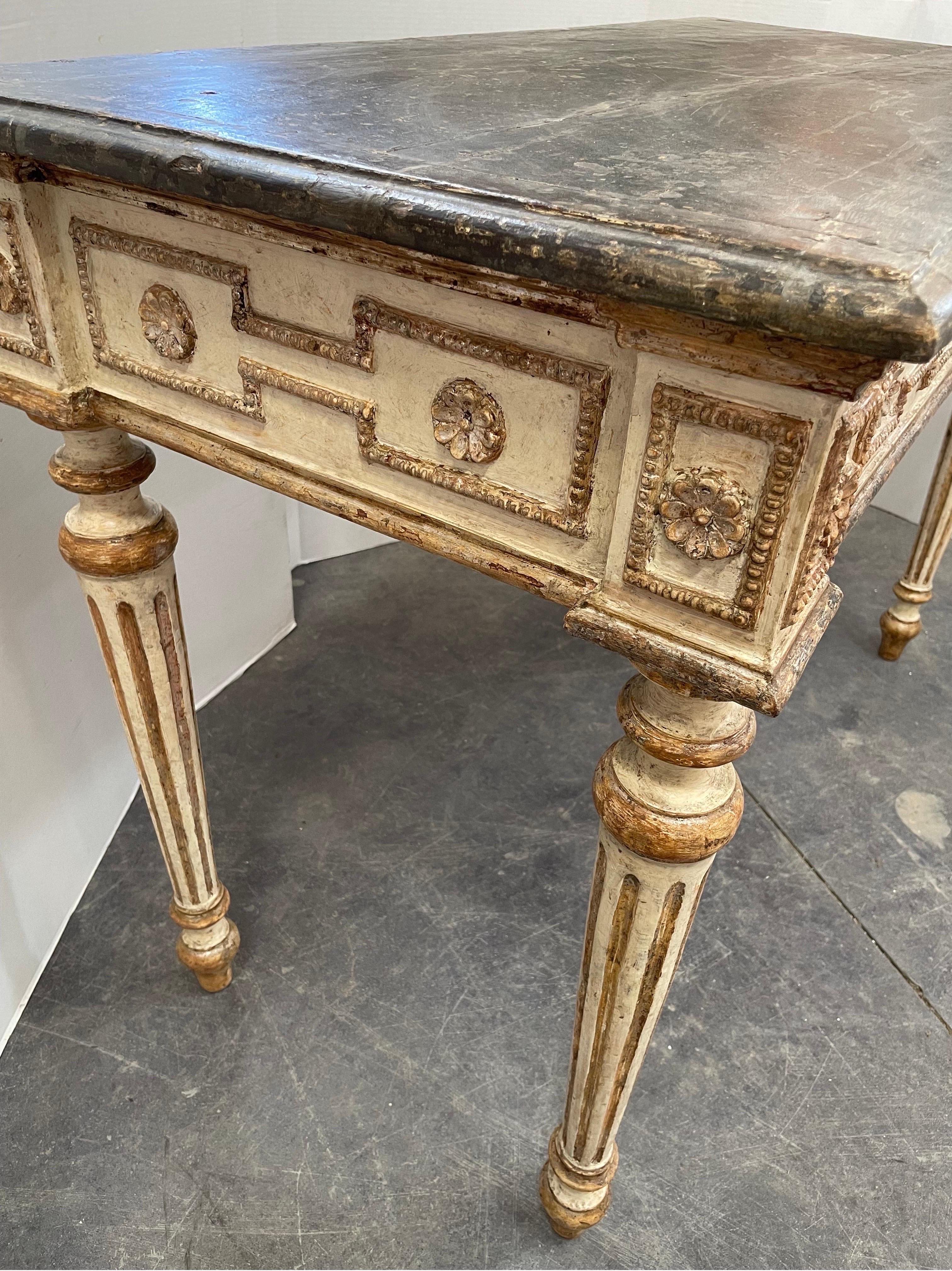 Giltwood Italian 18th Century Lacquered Cream and Silver Gilt Console from Lucca For Sale