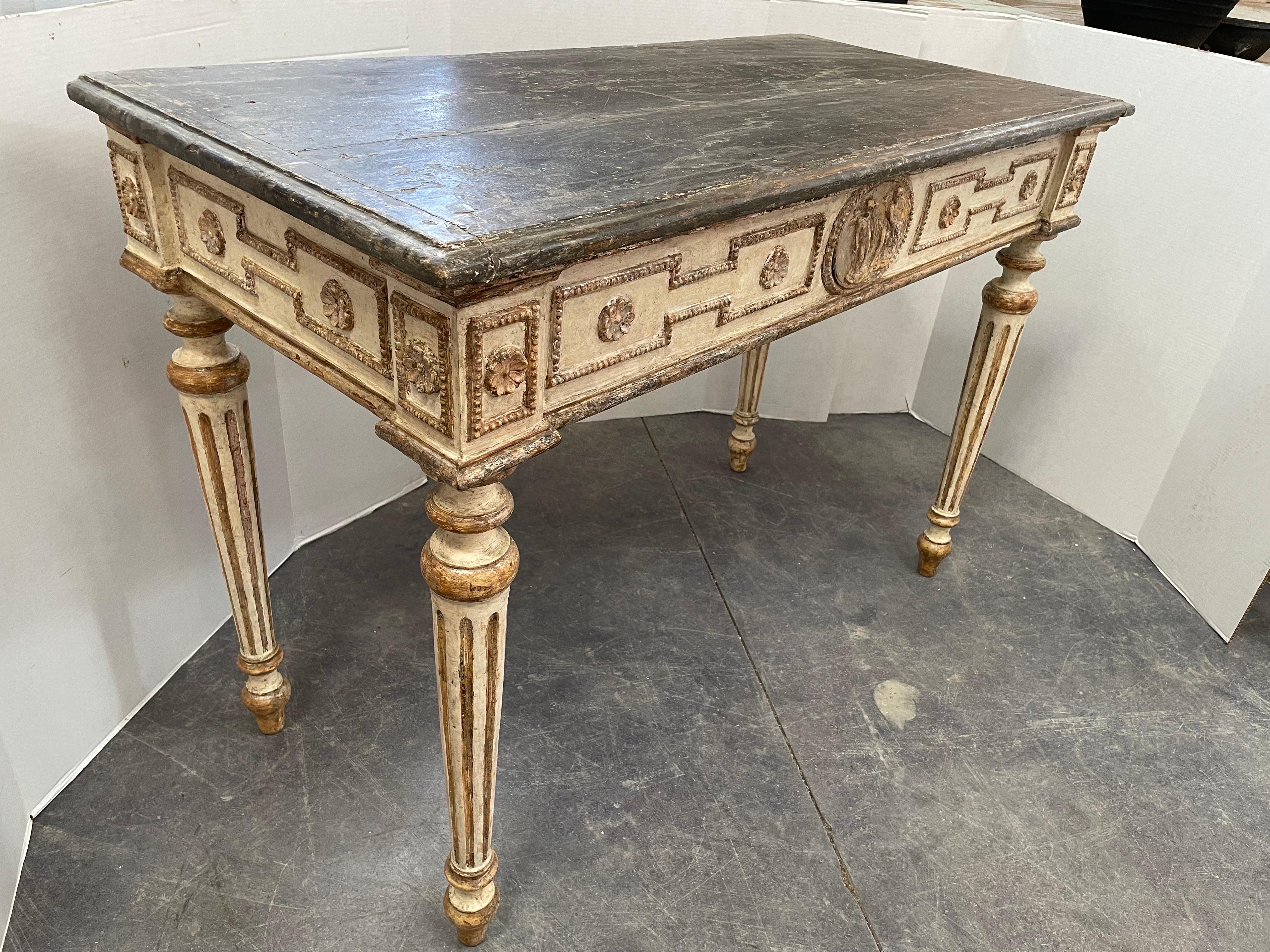 Italian 18th Century Lacquered Cream and Silver Gilt Console from Lucca For Sale 1