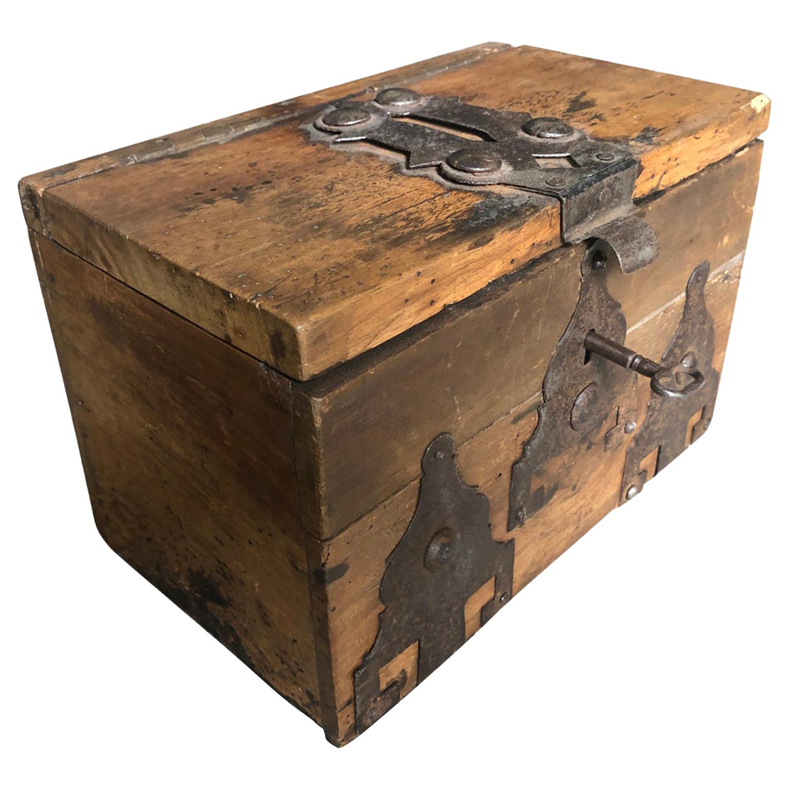 Antique Boxes For Sale at 1stdibs Page 12