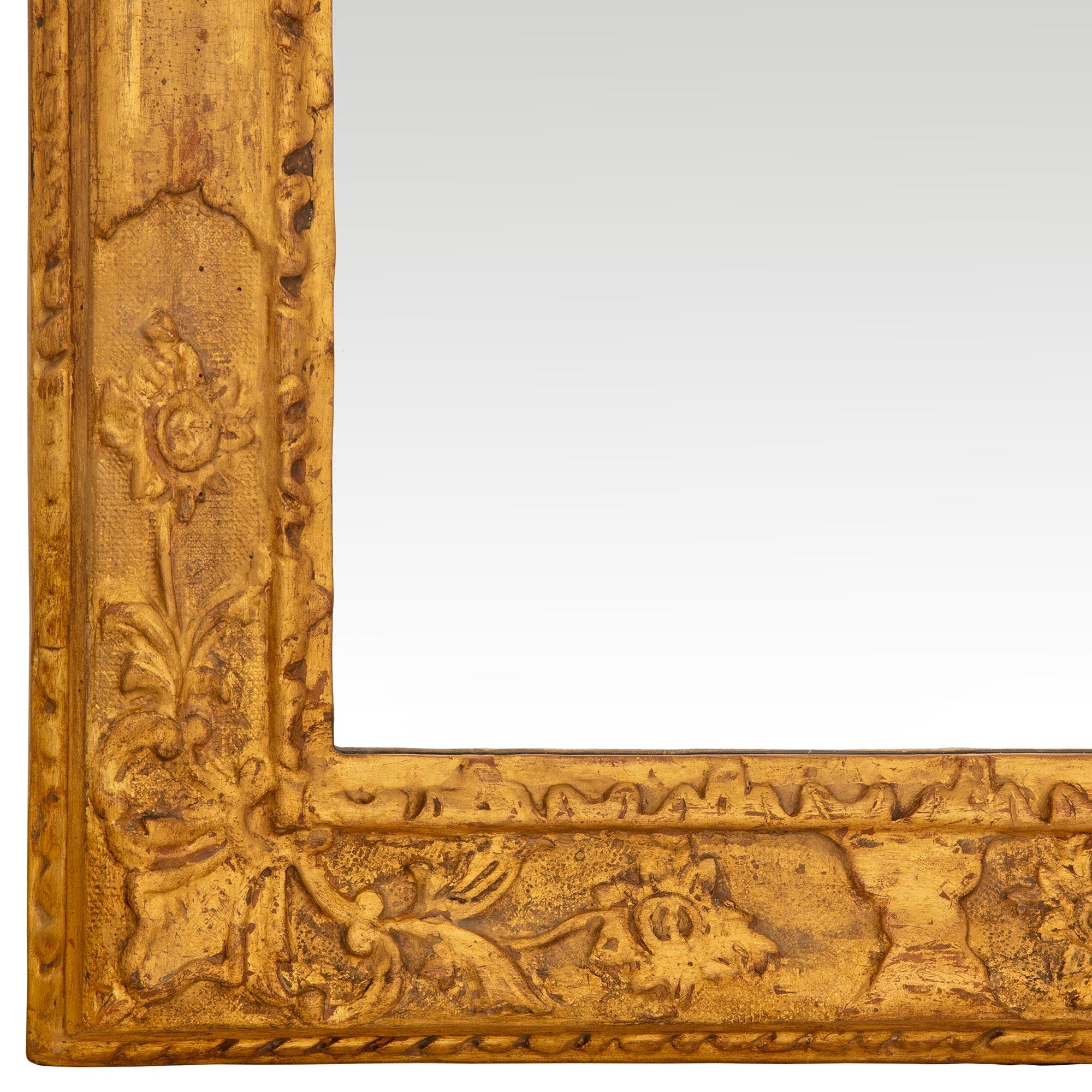 Specchio italiano del XVIII secolo di epoca Luigi XIV in legno dorato barocco in vendita 2