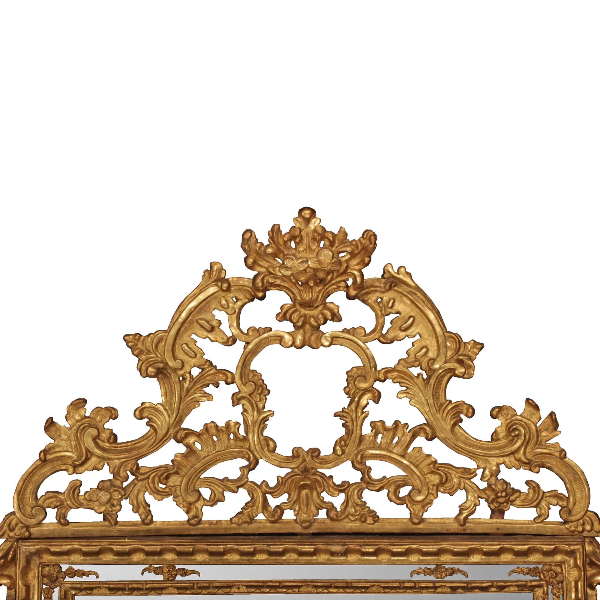 Italian 18th Century Louis XIV Period Double Framed Giltwood Mirror In Good Condition For Sale In West Palm Beach, FL