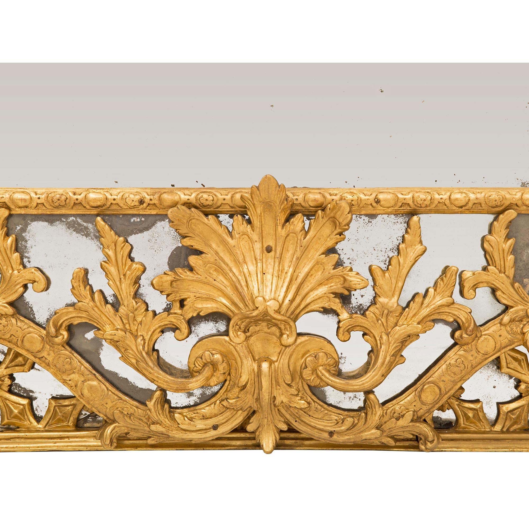 Miroir italien d'époque Louis XIV du 17ème siècle à double cadre en bois doré en vente 3
