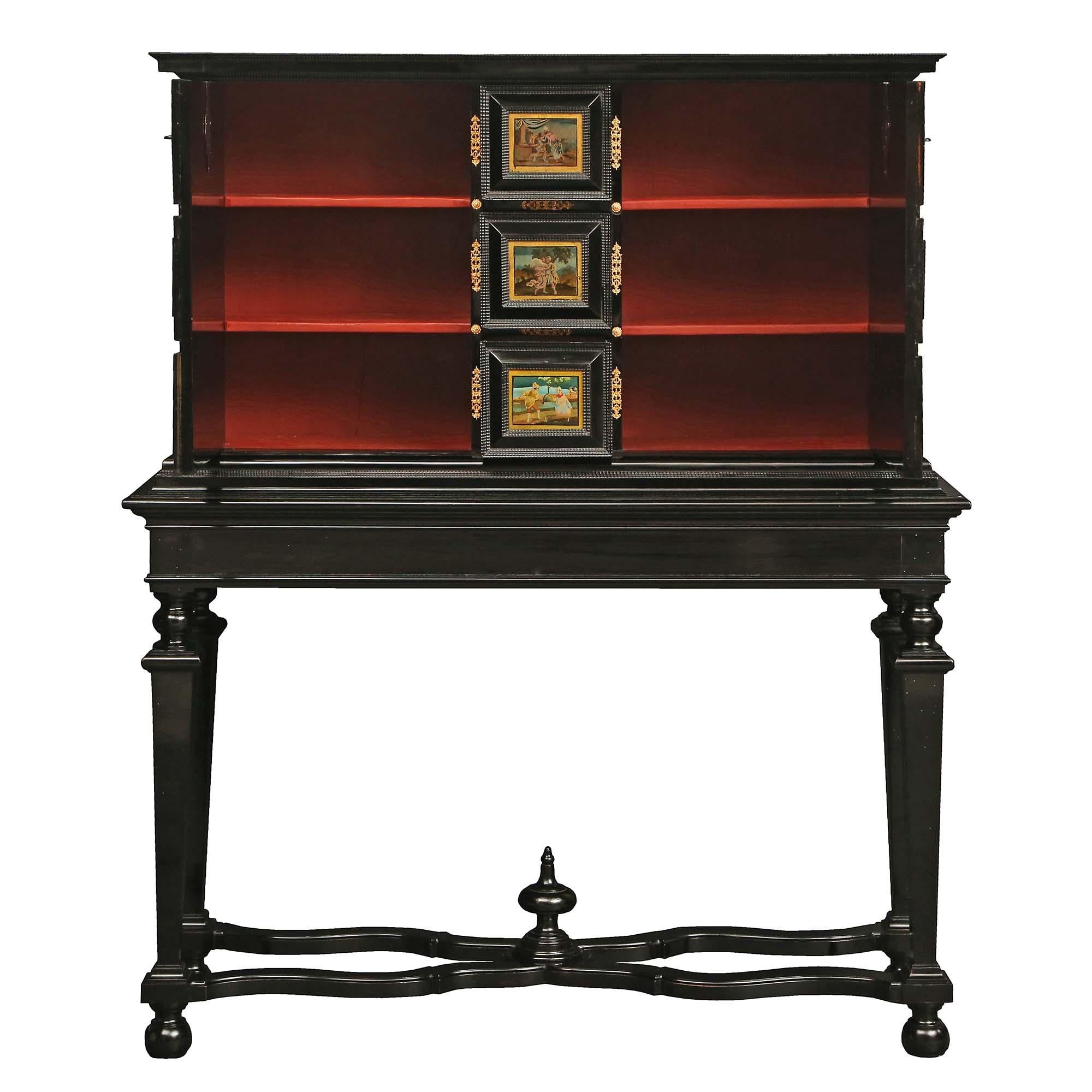 Italienischer Ebenholz-Schrank aus der Louis-XV-Periode des 18. Jahrhunderts mit umgekehrtem Glas (Louis XIV.) im Angebot