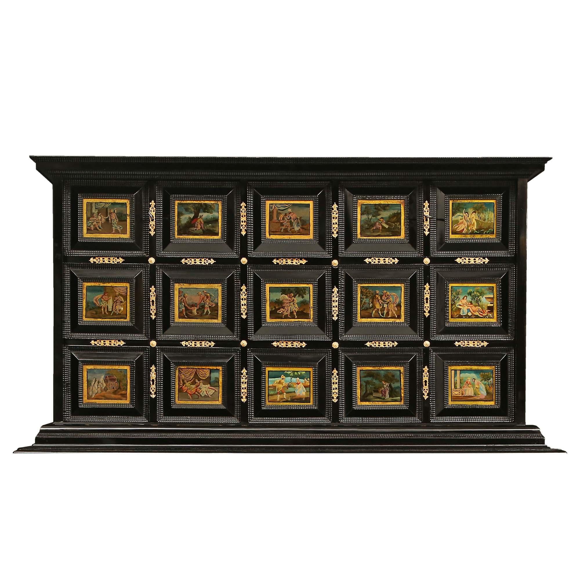 Italienischer Ebenholz-Schrank aus der Louis-XV-Periode des 18. Jahrhunderts mit umgekehrtem Glas (18. Jahrhundert und früher) im Angebot