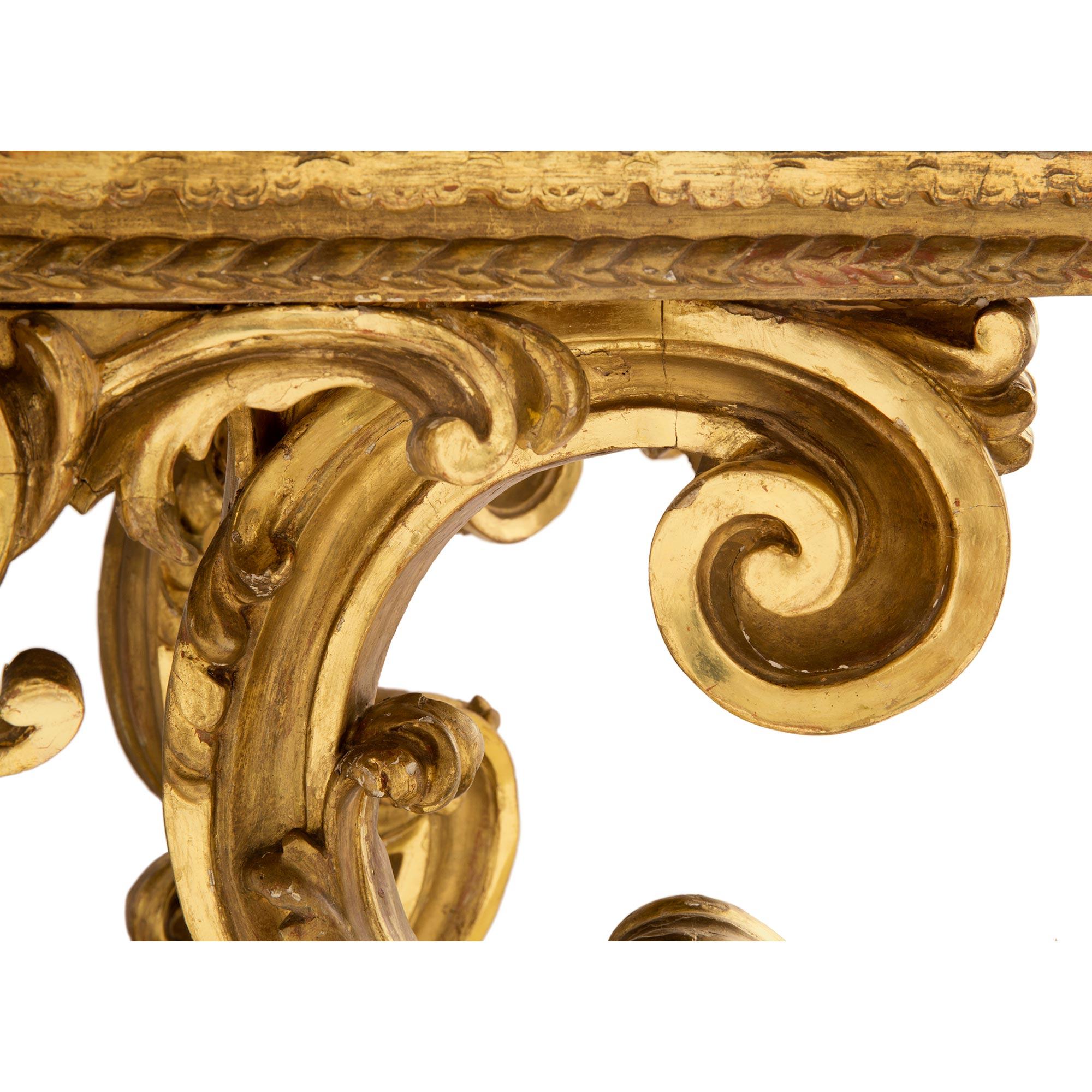 Italienische Konsole aus vergoldetem Holz und Marmor aus der Louis XIV.-Periode des 18. Jahrhunderts im Angebot 2