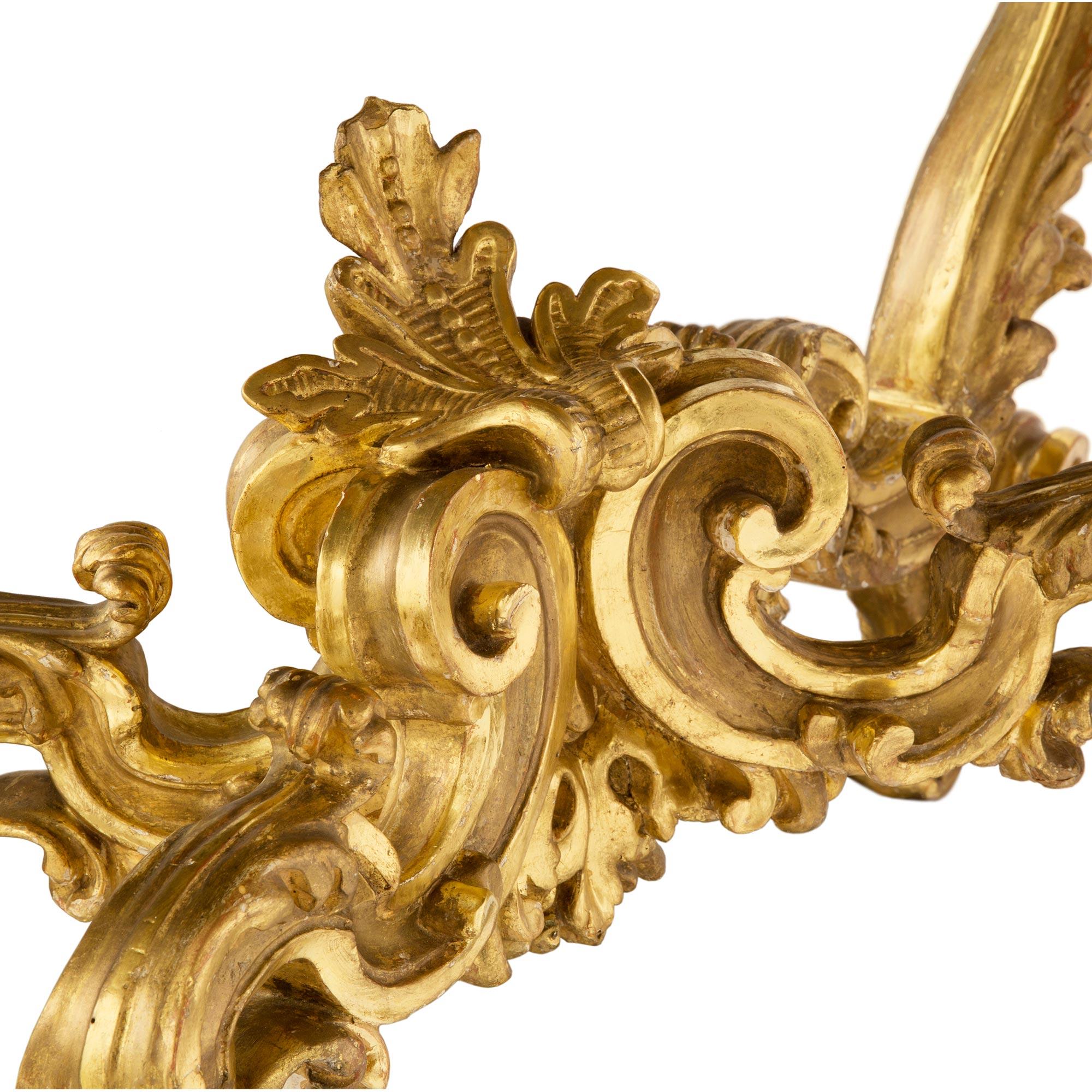 Console italienne d'époque Louis XIV du 18ème siècle en bois doré et marbre en vente 3